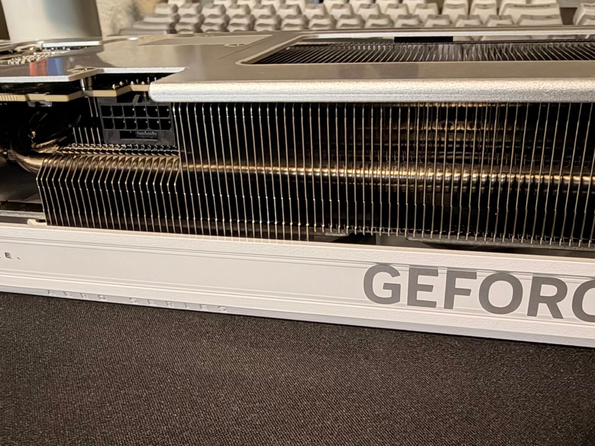 GIGABYTE GeForce RTX 5070 AERO OC 12G