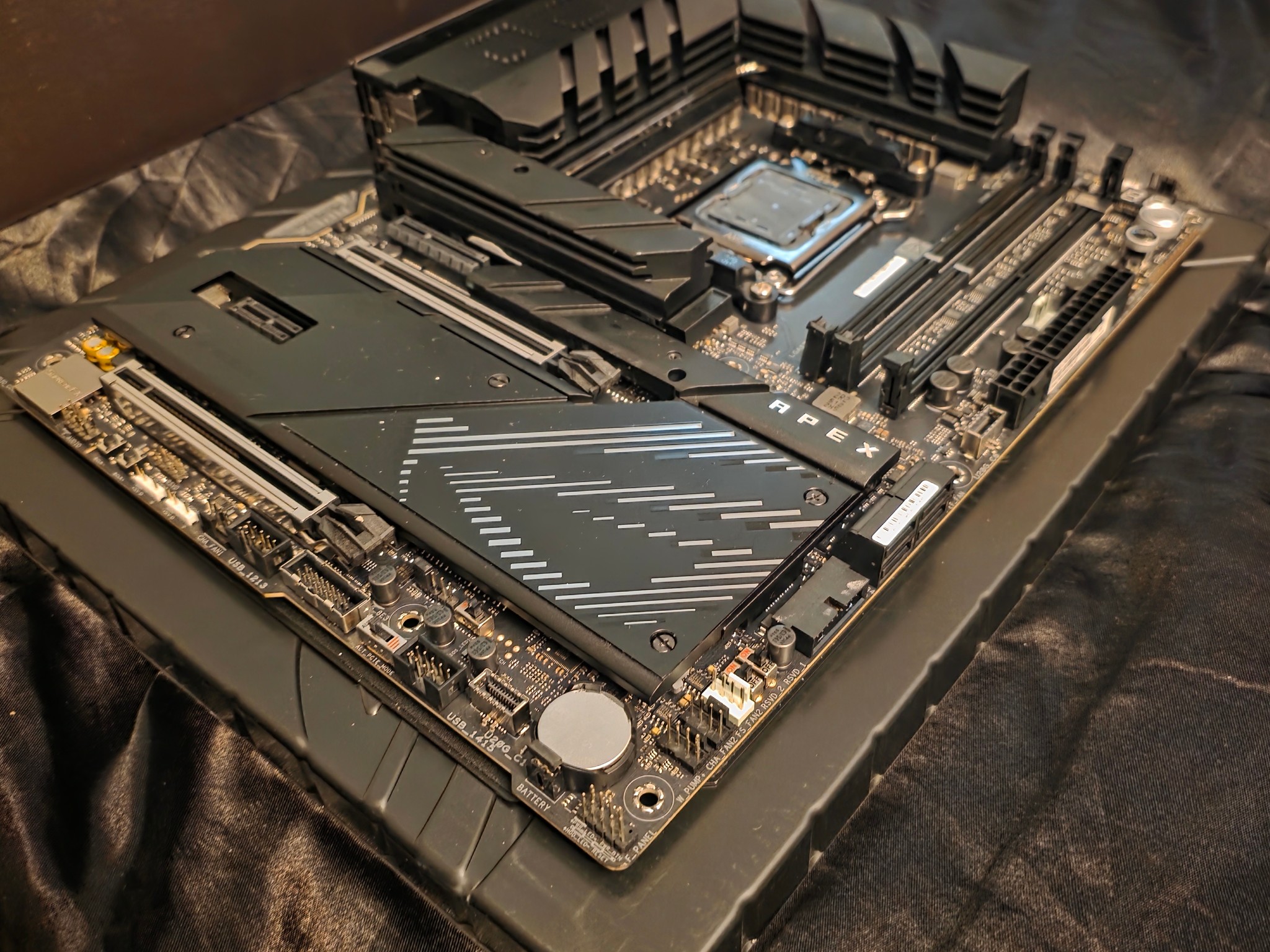 Rog crosshair x870e apex