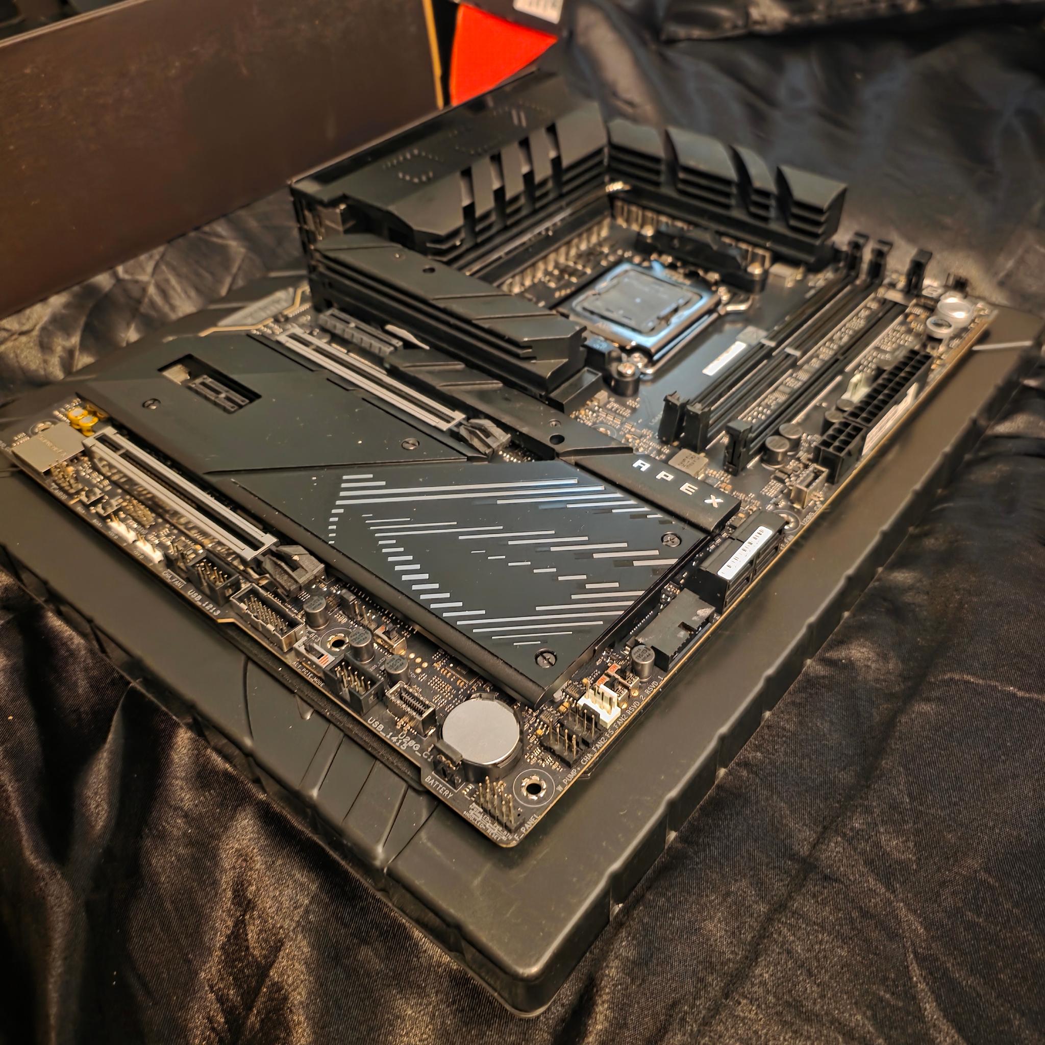Rog crosshair x870e apex