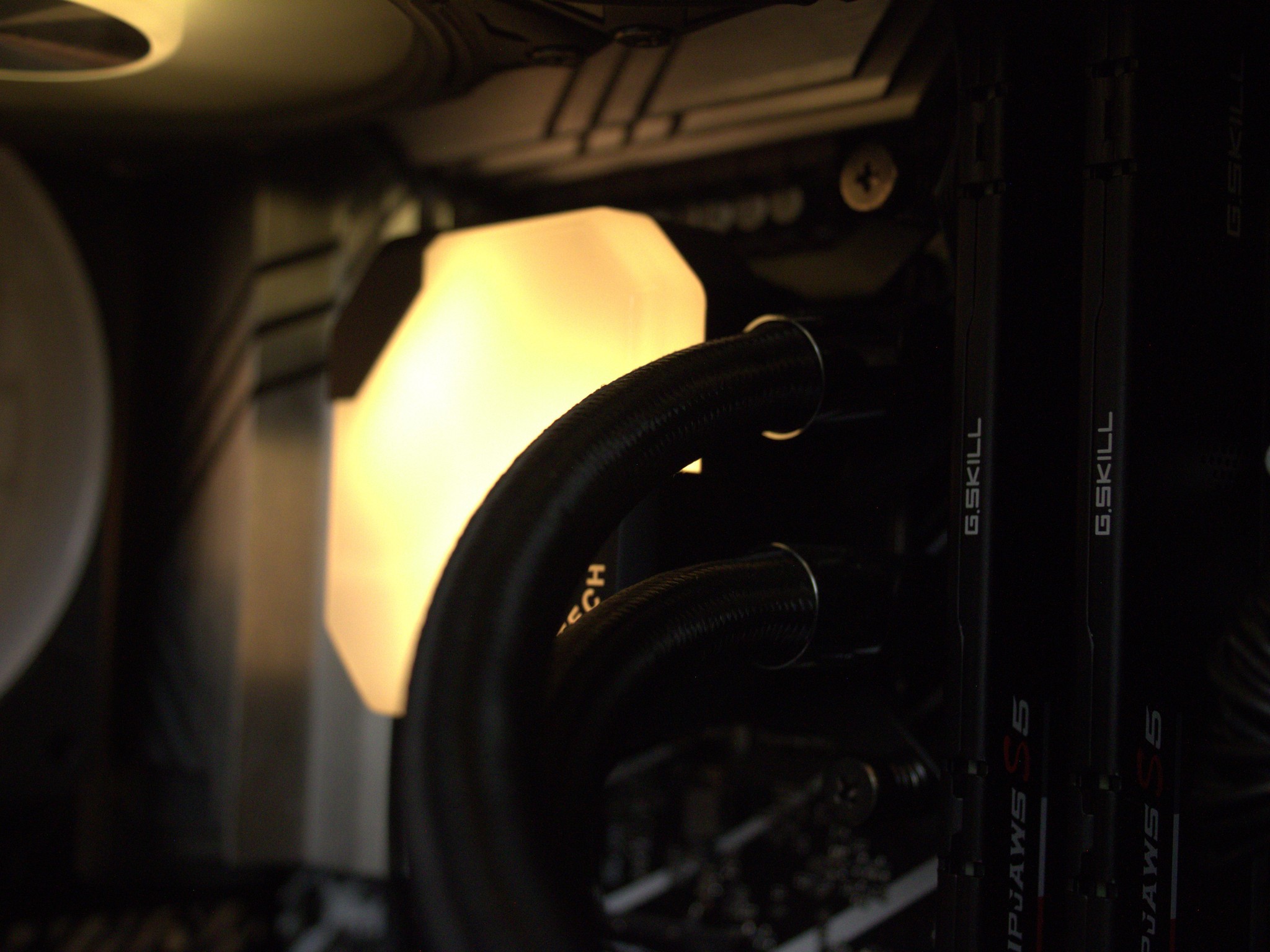 Gaming PC | I9 12900K | RX 7800XT 16GB | 1TB NVME | 32GB RAM | Z790 | Windows 11 | WIFI | HYTE