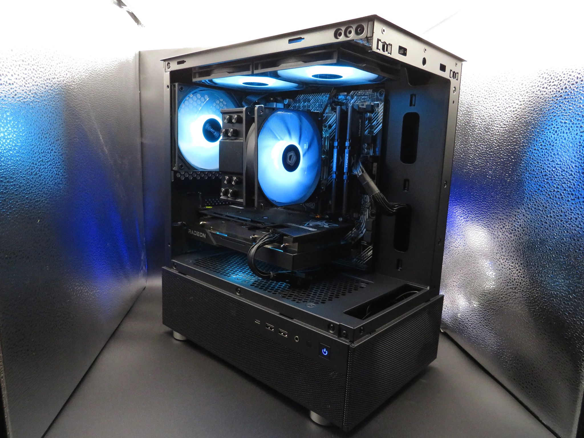 R5 5600 + Power Color Hellhound RX6600 (8GB VRAM) 1TB NVME Gen 4 Entry Level 1440 gaming