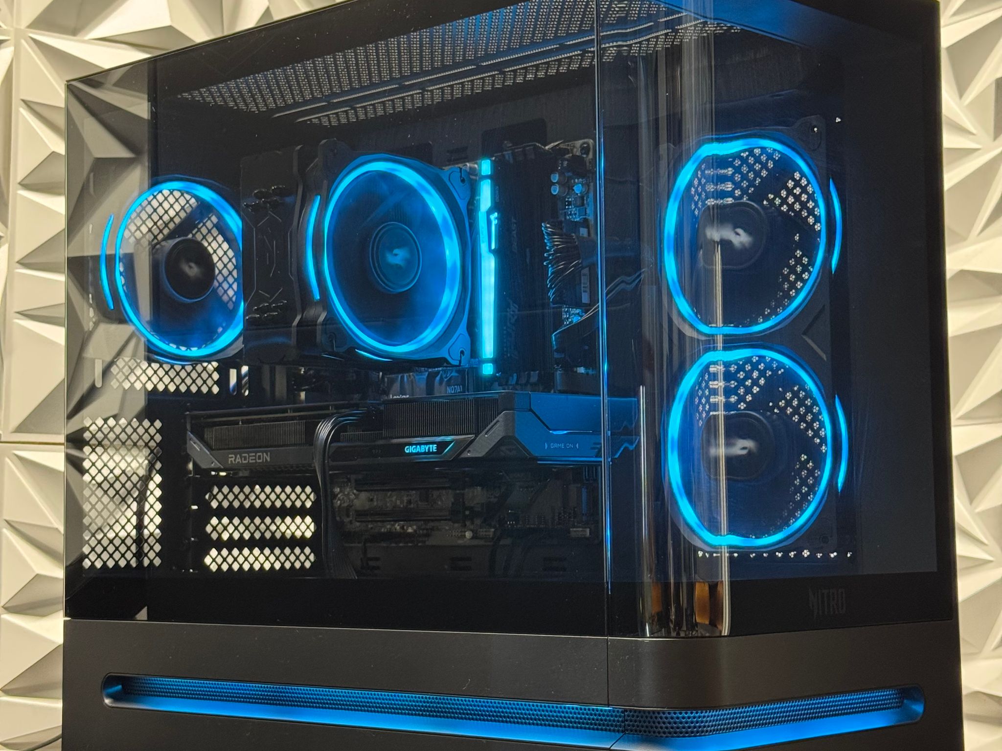 Rx 9060 XT 16GB / Ryzen 7 8700F / 16GB DDR5 Ram / 1TB SSD / Gaming Pc / Future Proof