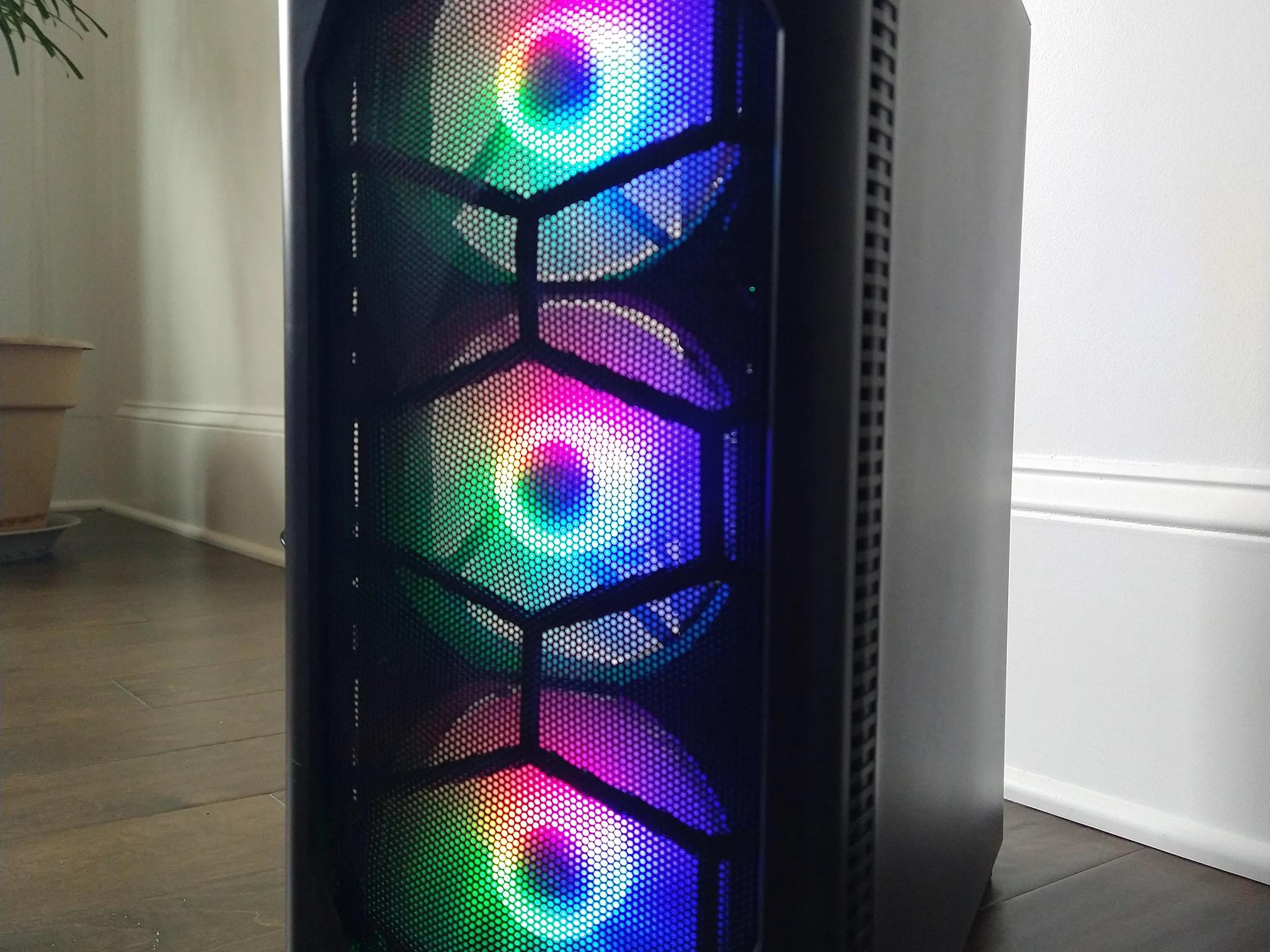 PC Gaming Desktop - GTX 1650 Super + Ryzen 5 4500 - 16GB RAM - 223GB SSD - Windows 10 - RGB Case