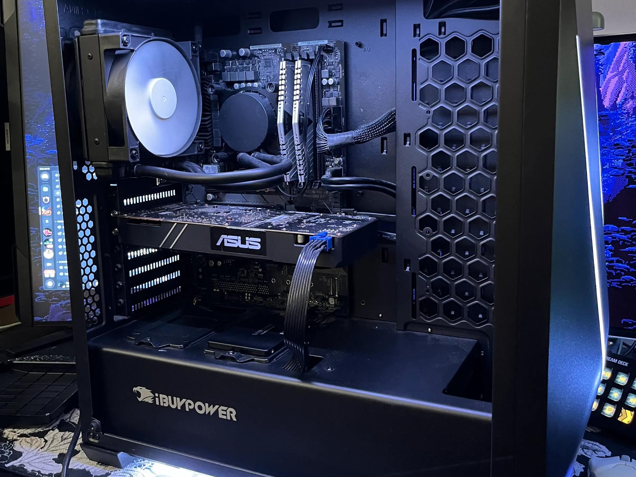 NVIDIA GeForce GTX 1080 // Intel i7-8700K // Liquid Cooled // 16 GB Ram // 1TB SSD