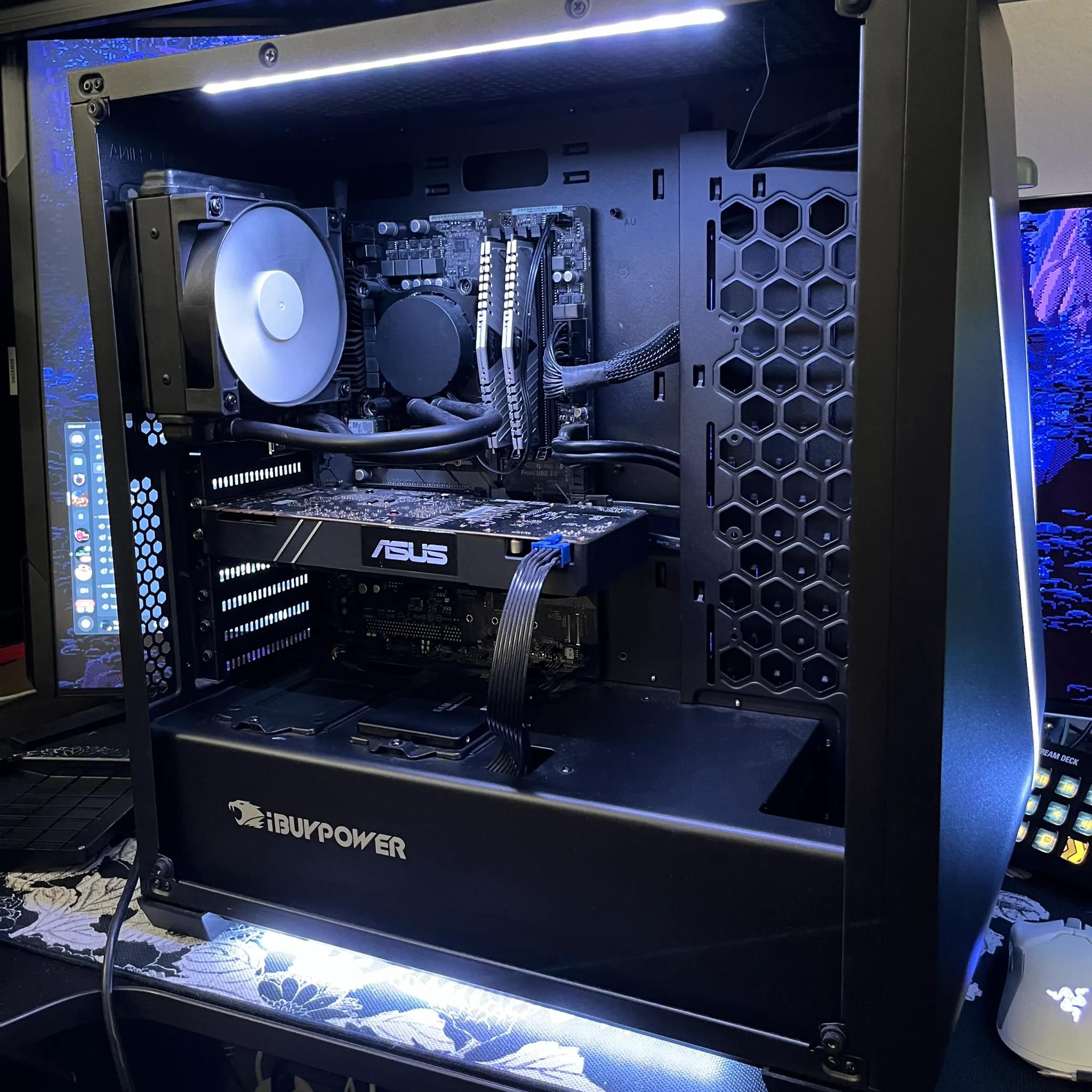 NVIDIA GeForce GTX 1080 // Intel i7-8700K // Liquid Cooled // 16 GB Ram // 1TB SSD