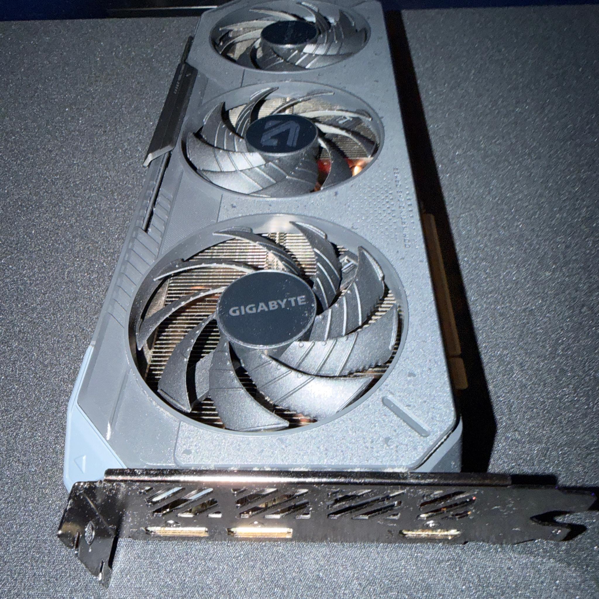 Radeon RX 9060xt 8gb triple fan OC edition