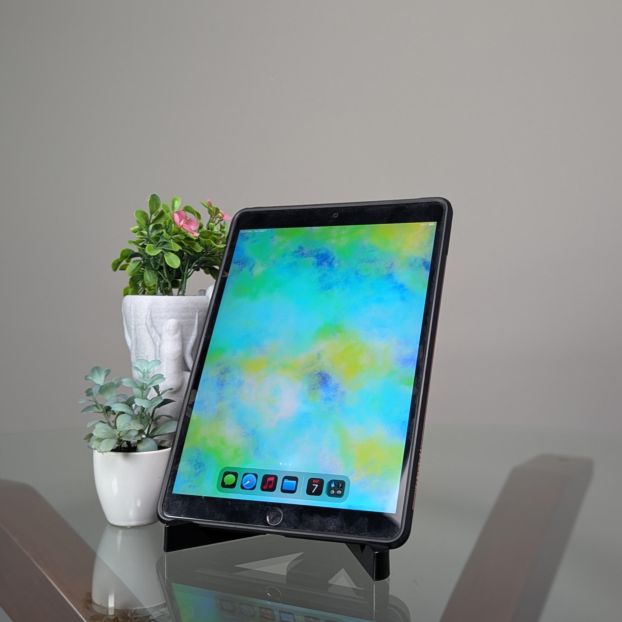 iPad Air 3rd Gen | 64 GB | Near Mint Condition! | Case, Screen Protector, Charger, & Cable included