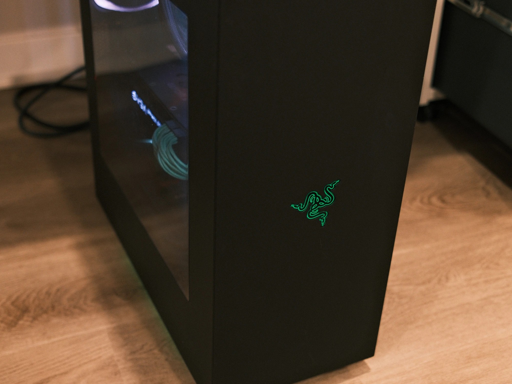 Razer Gaming PC Intel i7-9700K EVGA GTX1070 Ti FTW2 32GB 1.5TB NZXT Kraken Win11