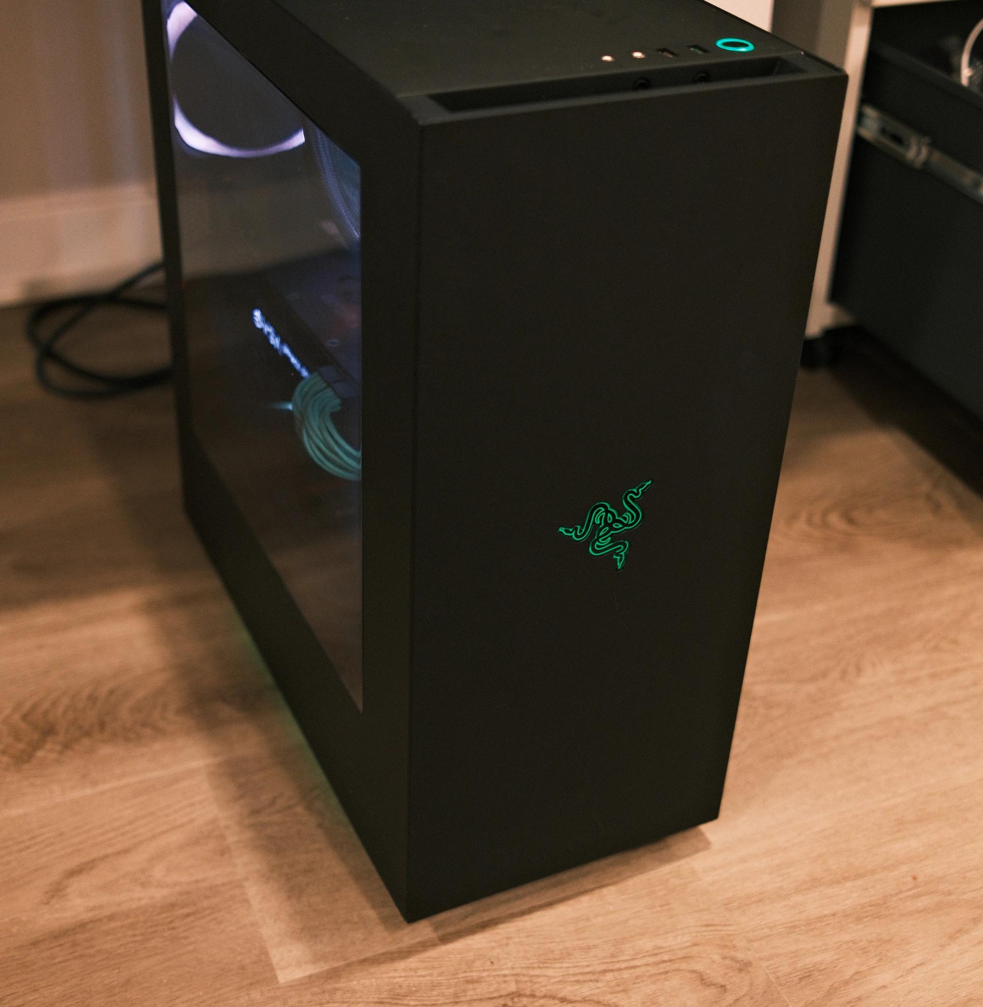 Razer Gaming PC Intel i7-9700K EVGA GTX1070 Ti FTW2 32GB 1.5TB NZXT Kraken Win11