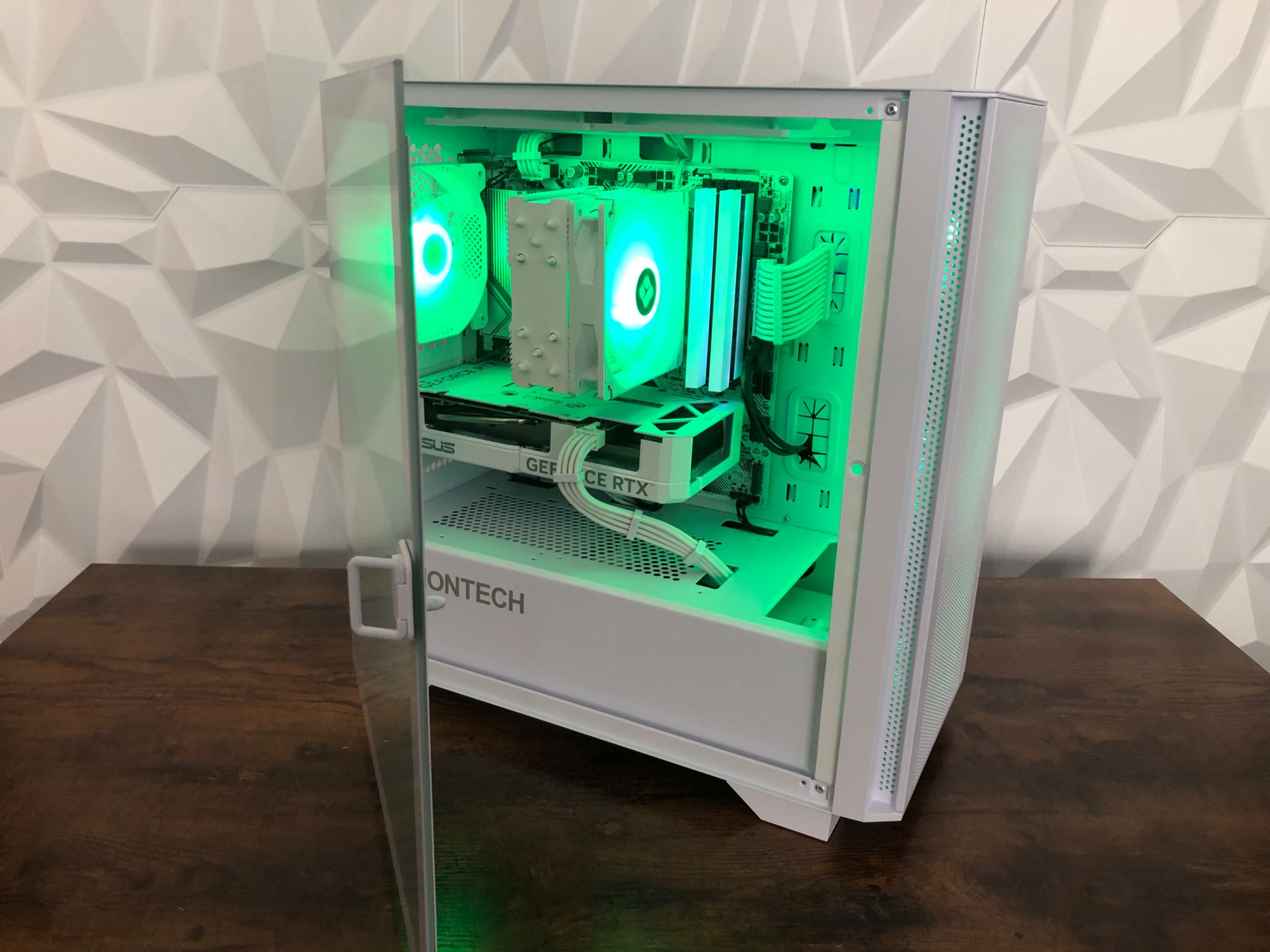 WHITEOUT AMD RYZEN 7 5700x & RTX 4060 GAMING PC!