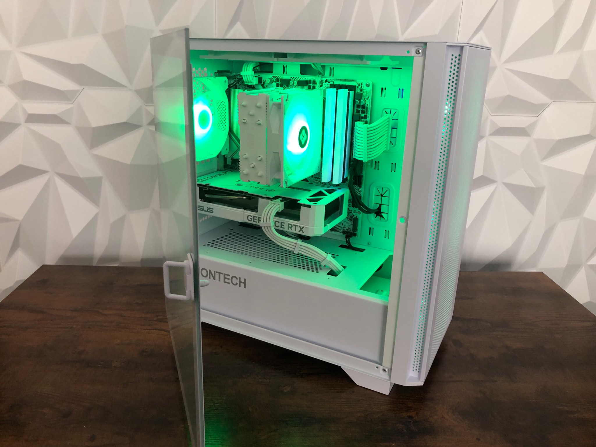 WHITEOUT AMD RYZEN 7 5700x & RTX 4060 GAMING PC!