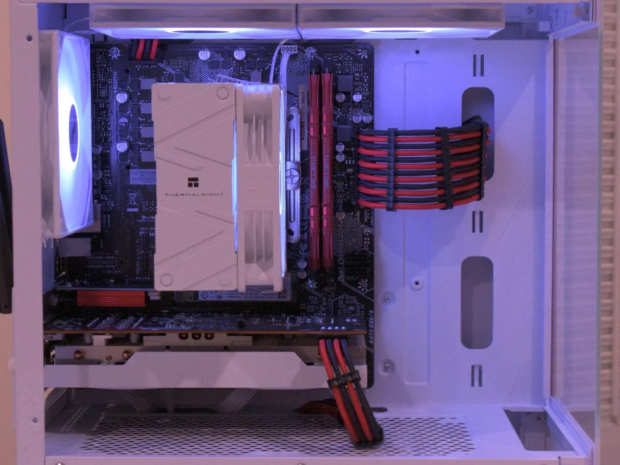 1080p Beast | Ryzen 5 3600 | RX 6600 8GB | 32GB DDR4 | 1TB nVME SSD | 1080p White/Red Gaming PC RGB
