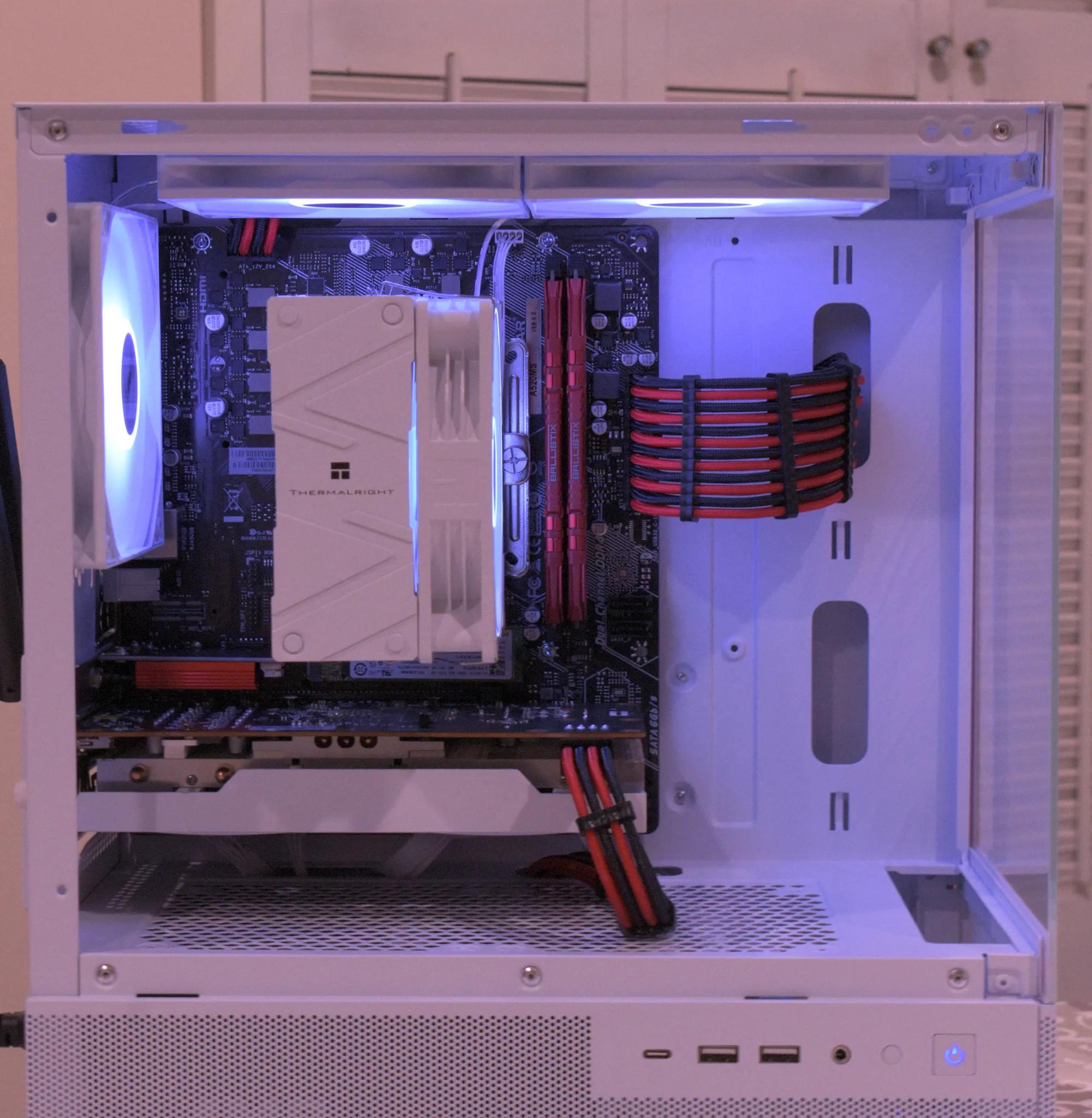 1080p Beast | Ryzen 5 3600 | RX 6600 8GB | 32GB DDR4 | 1TB nVME SSD | 1080p White/Red Gaming PC RGB