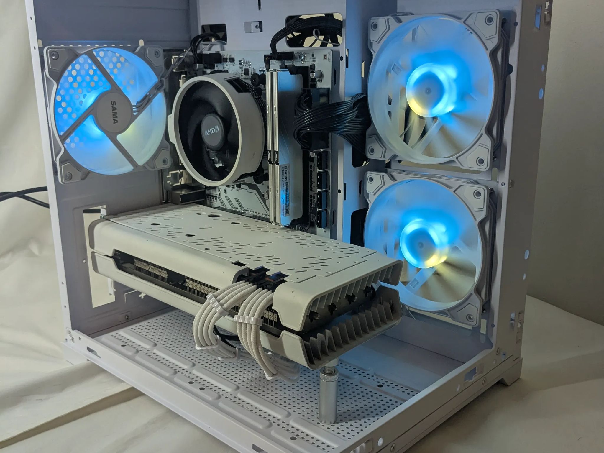 Ryzen 7 | RX 5700 | 16 GB RAM | Windows 11 home