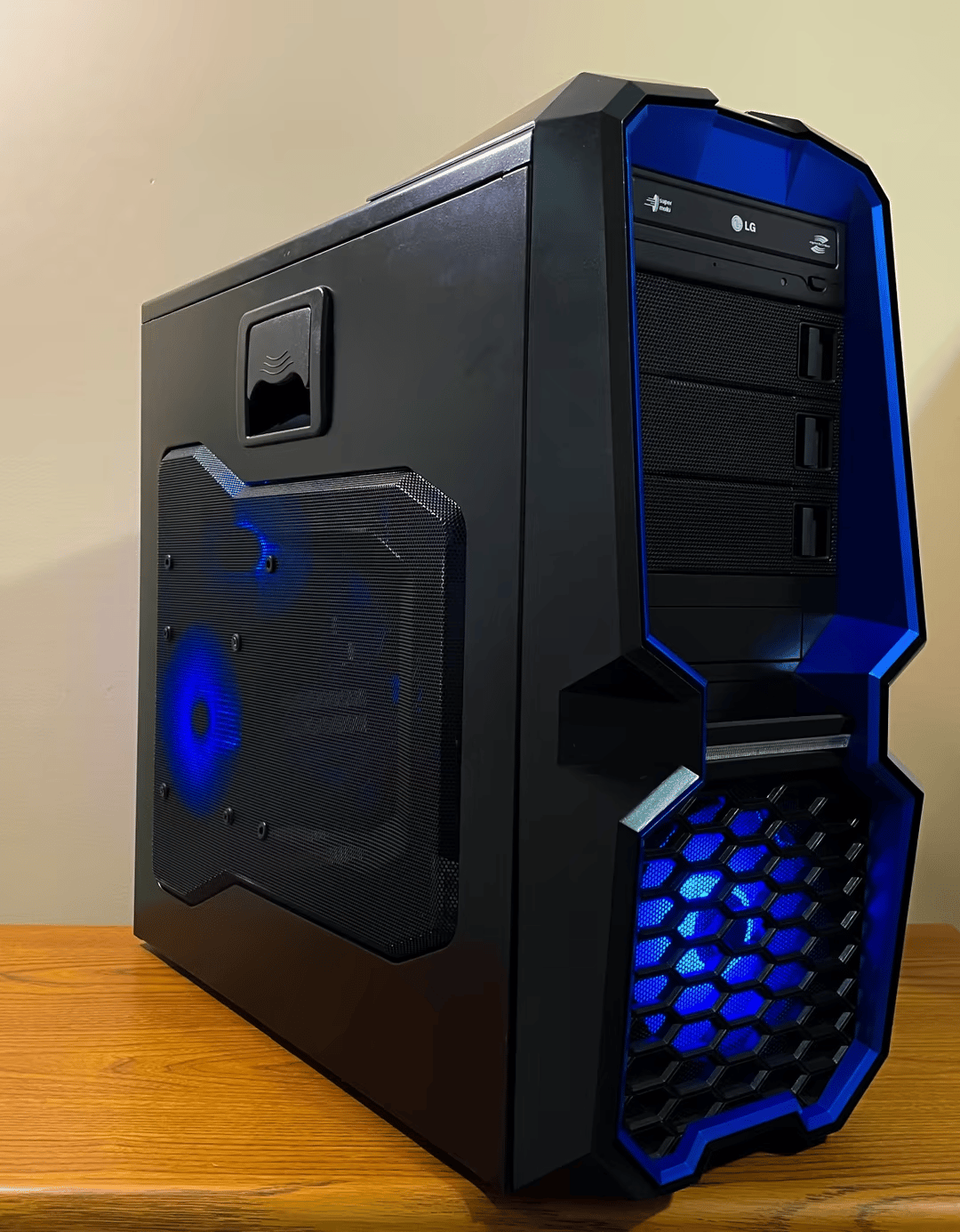 “Sapphire” // AMD Phenom II X6, AMD 6950 2GB