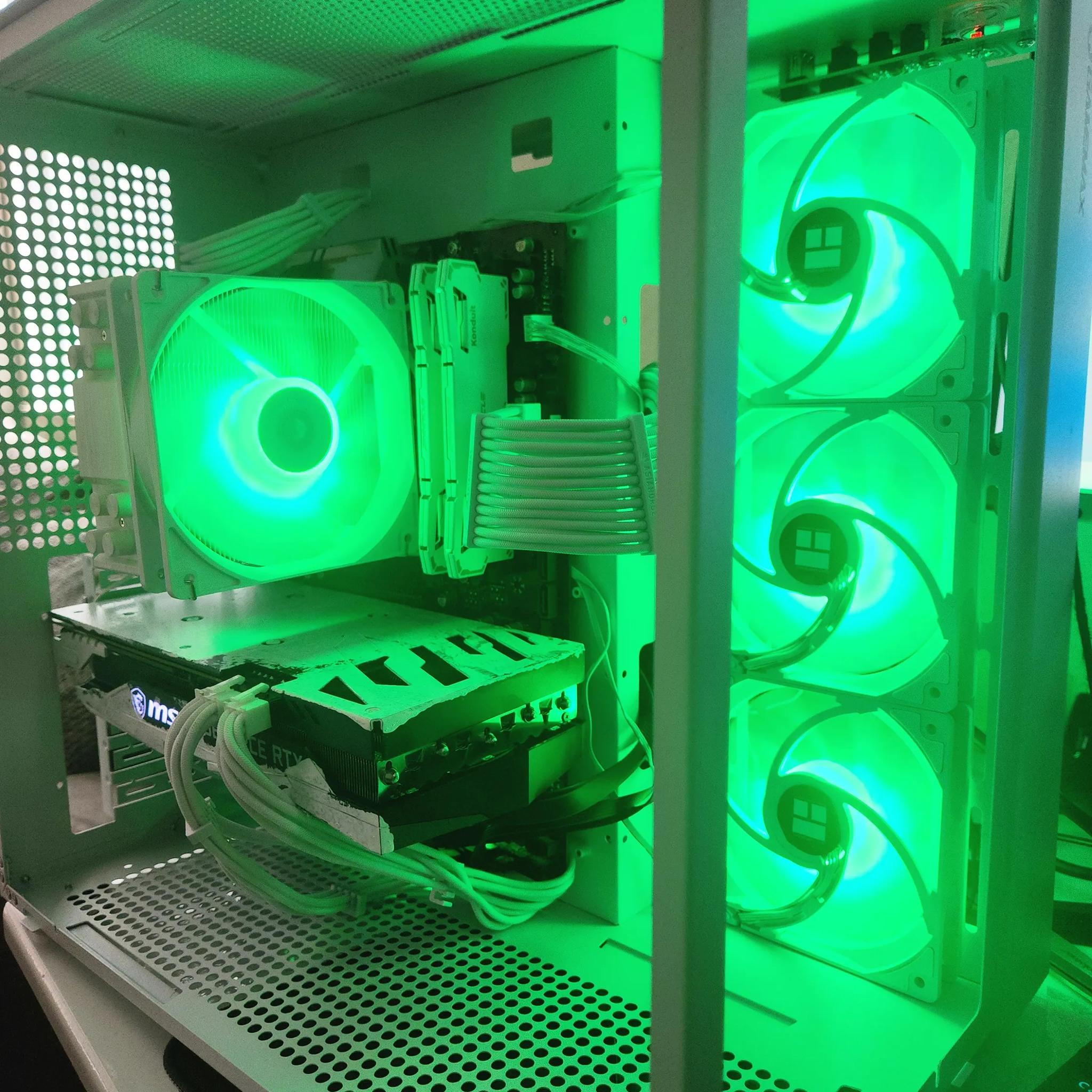 "Polar Predator" Gaming Desktop