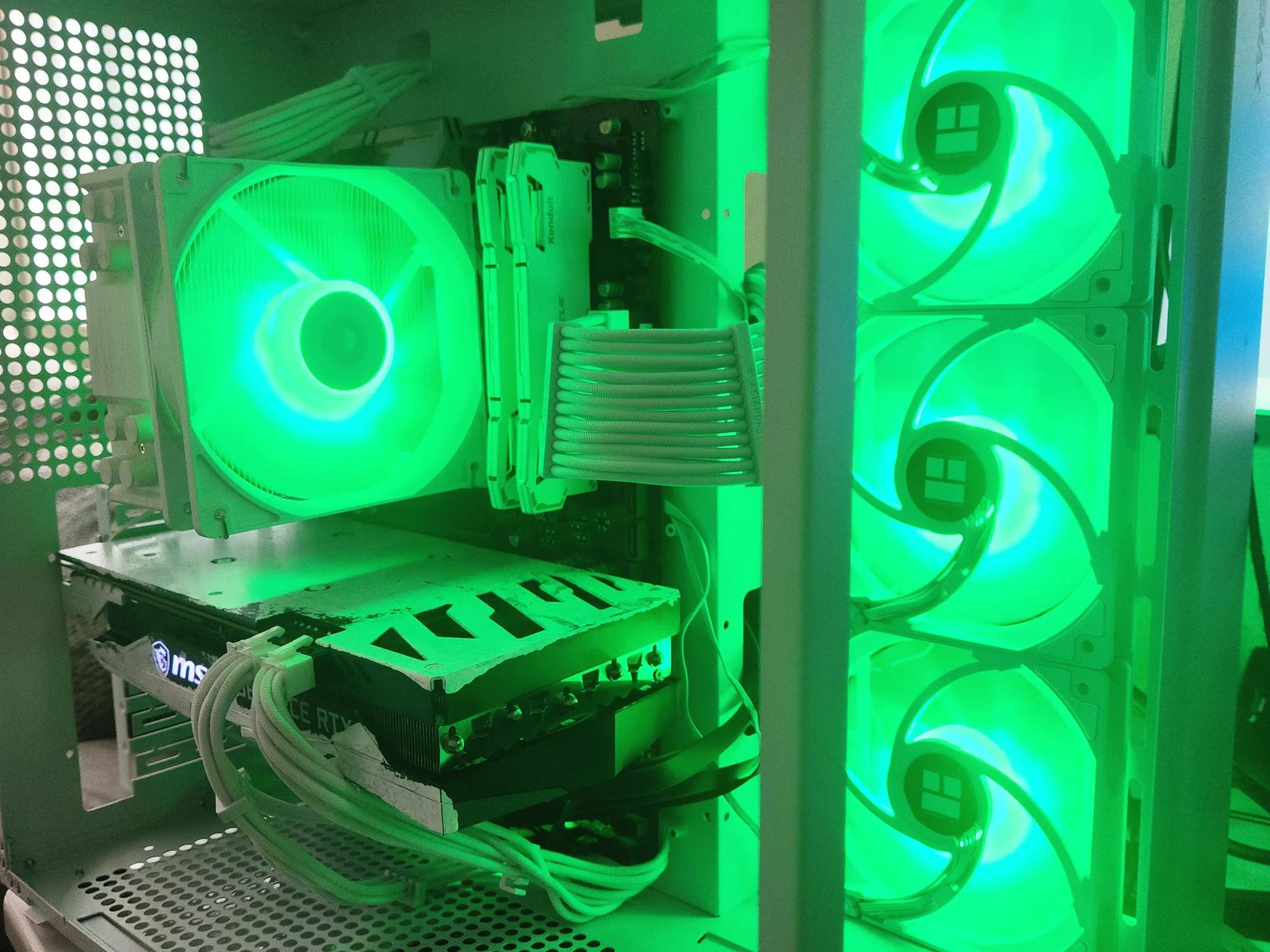 "Polar Predator" Gaming Desktop