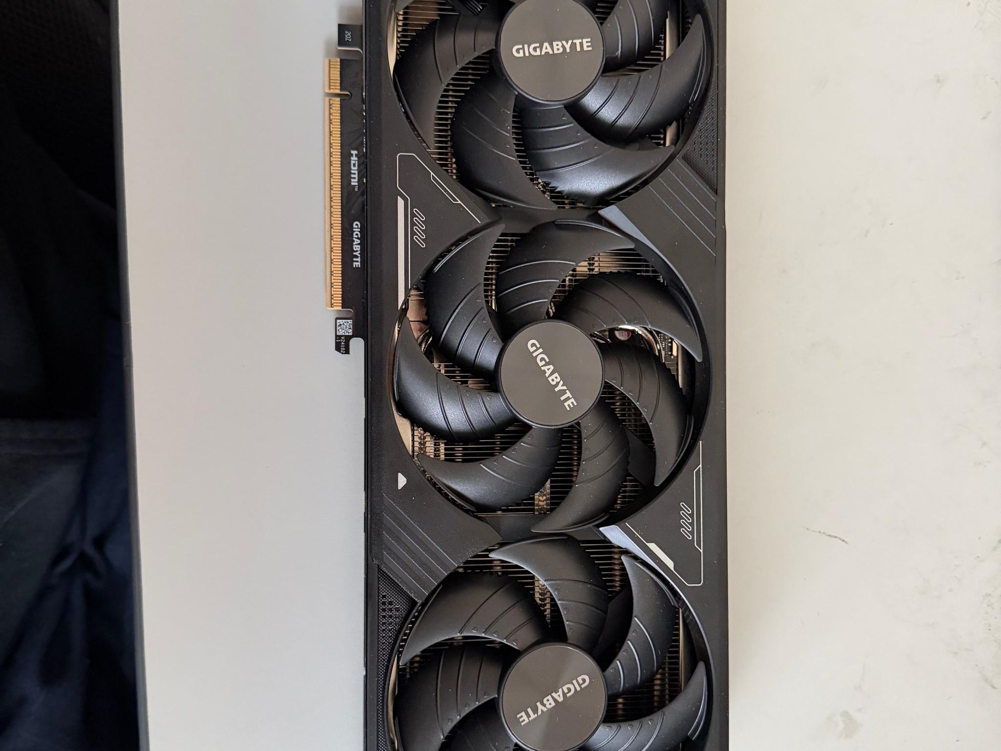 GIGABYTE GeForce RTX 5080 WINDFORCE SFF 16G