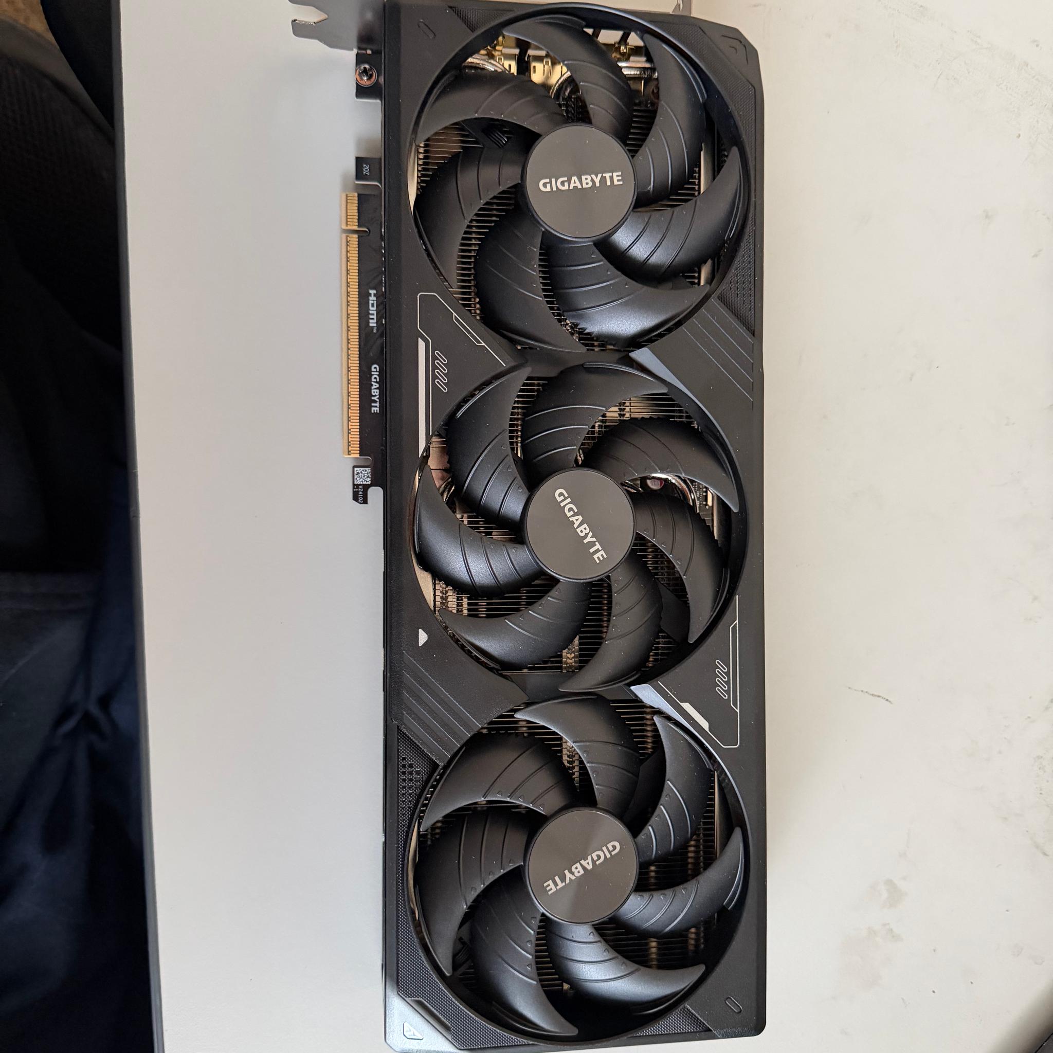 GIGABYTE GeForce RTX 5080 WINDFORCE SFF 16G