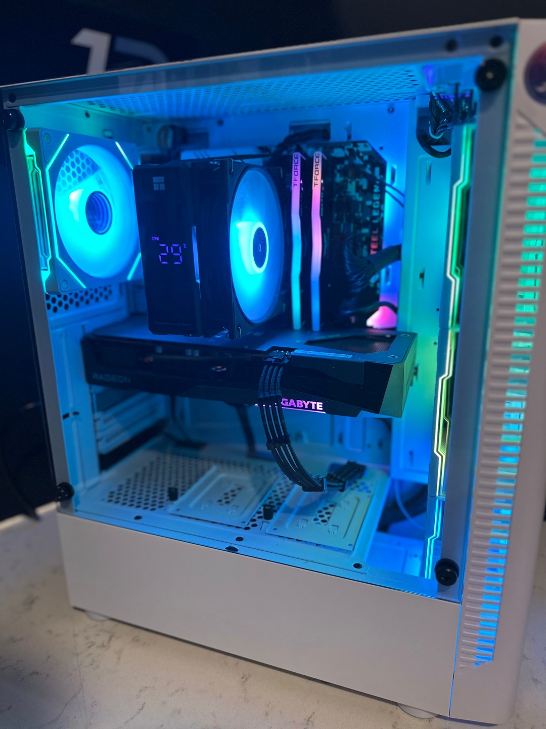 Intel Core i5-10500 - Radeon RX 7600 - Mid Tower Gaming PC White