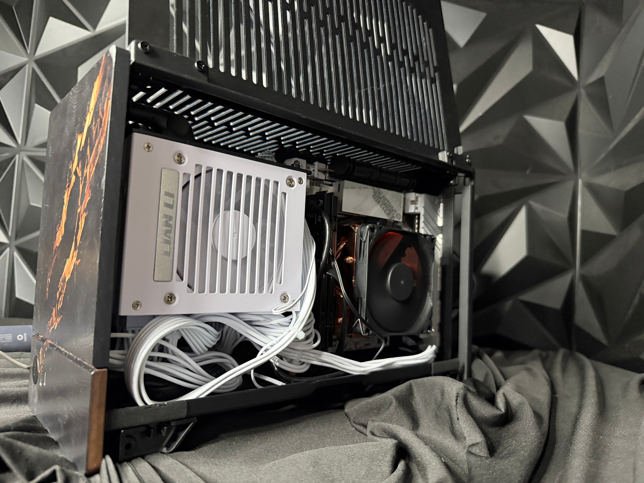 🌙🌲 MIDNIGHT OAK 🌲🌙 Ryzen 7 7700X| RTX 5070| 32 GB DDR5| 2 TB Nvme | 850W Gold PSU