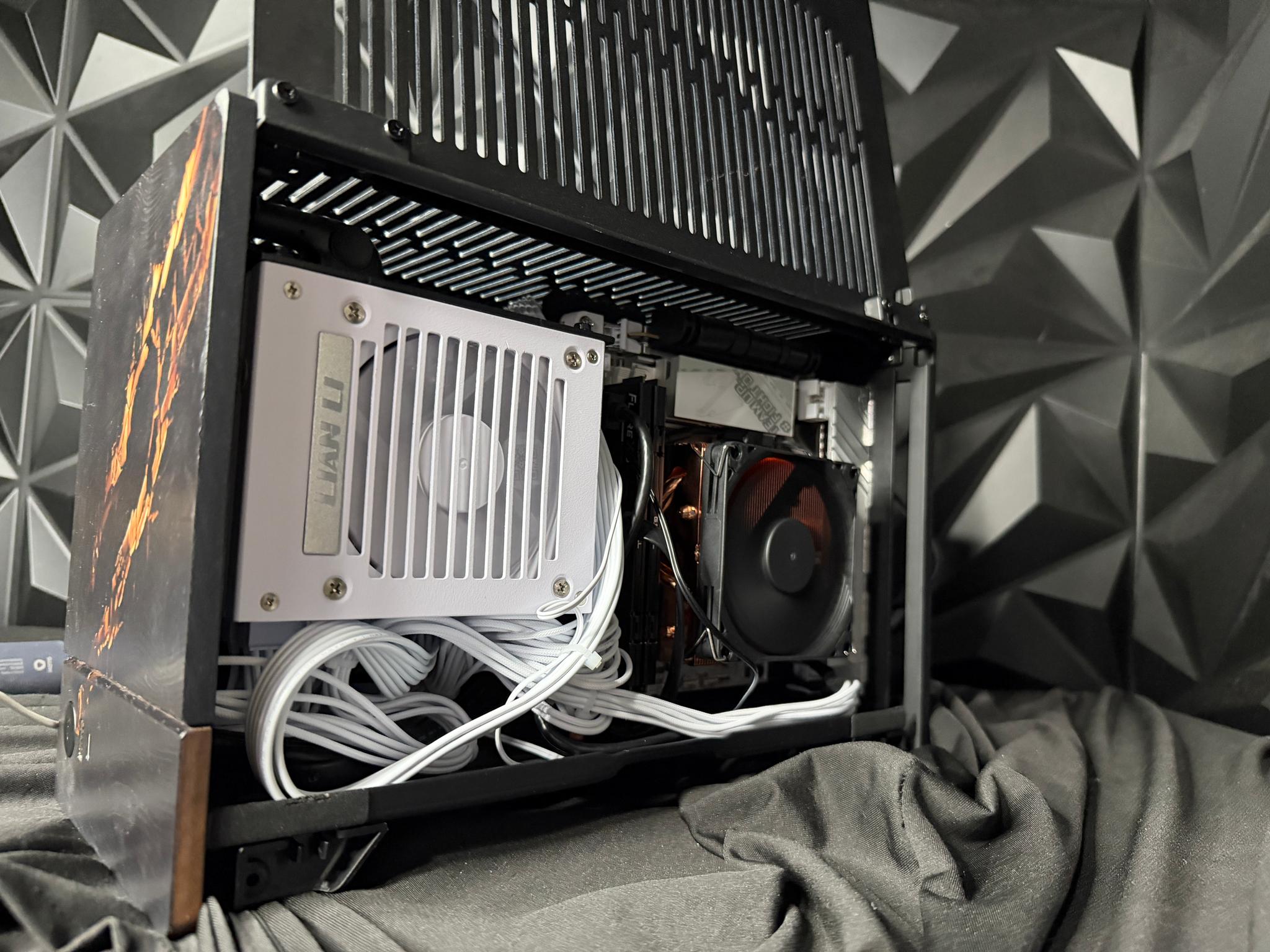 🌙🌲 MIDNIGHT OAK 🌲🌙 Ryzen 7 7700X| RTX 5070| 32 GB DDR5| 2 TB Nvme | 850W Gold PSU
