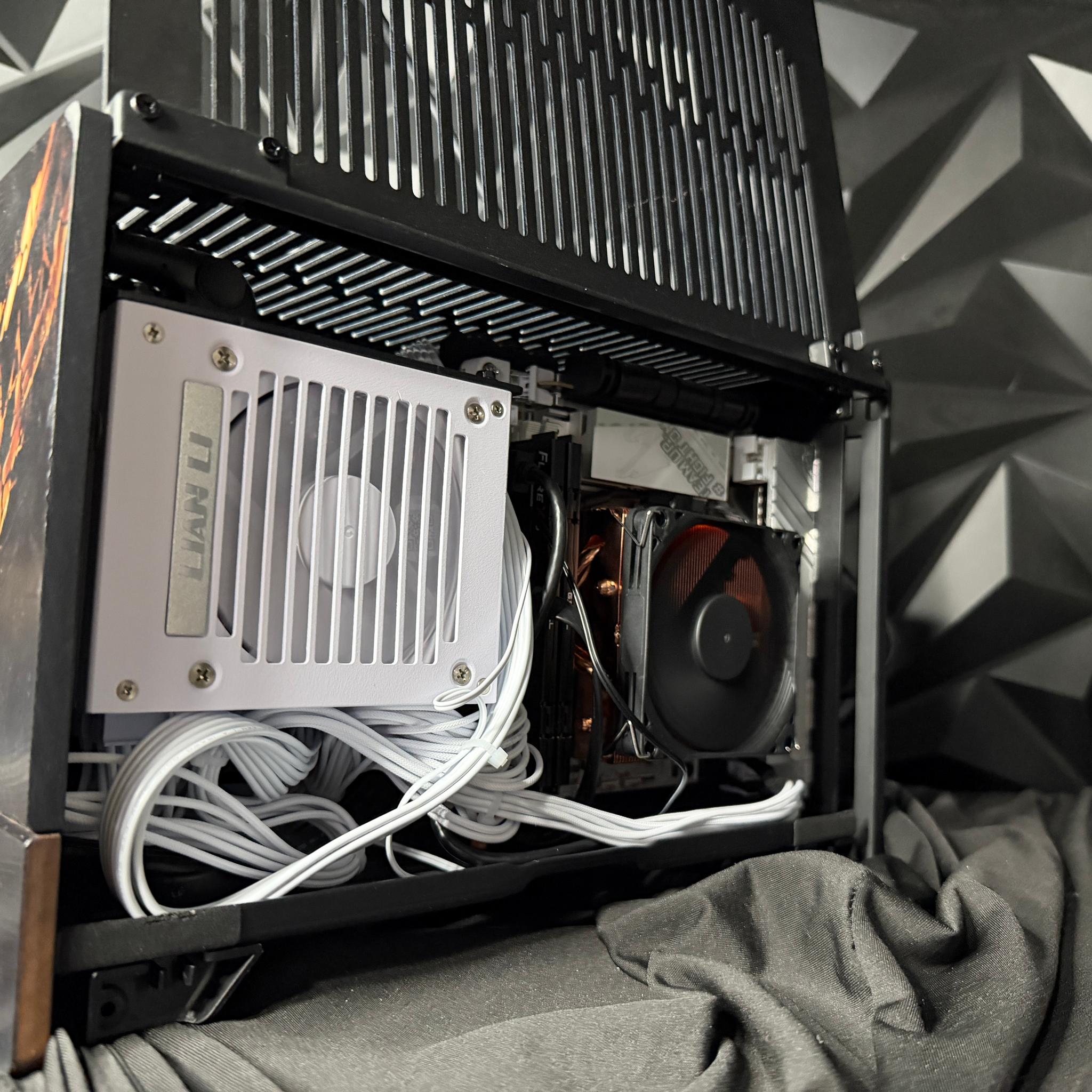 🌙🌲 MIDNIGHT OAK 🌲🌙 Ryzen 7 7700X| RTX 5070| 32 GB DDR5| 2 TB Nvme | 850W Gold PSU