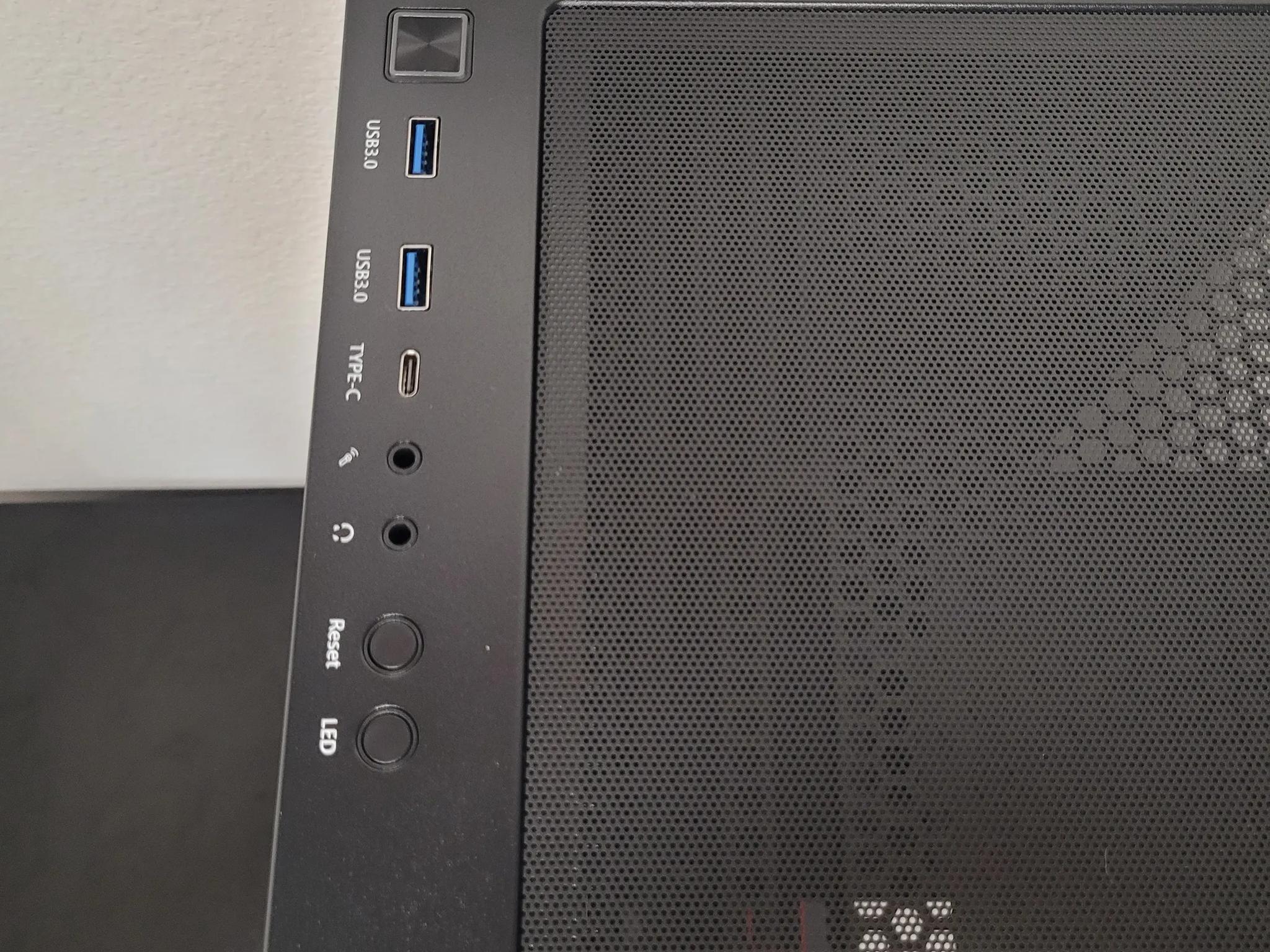 Black Sapphire // Ryzen 5 1500x // RX 580 8GB // 16GB DDR4 // 512GB M.2 NVME