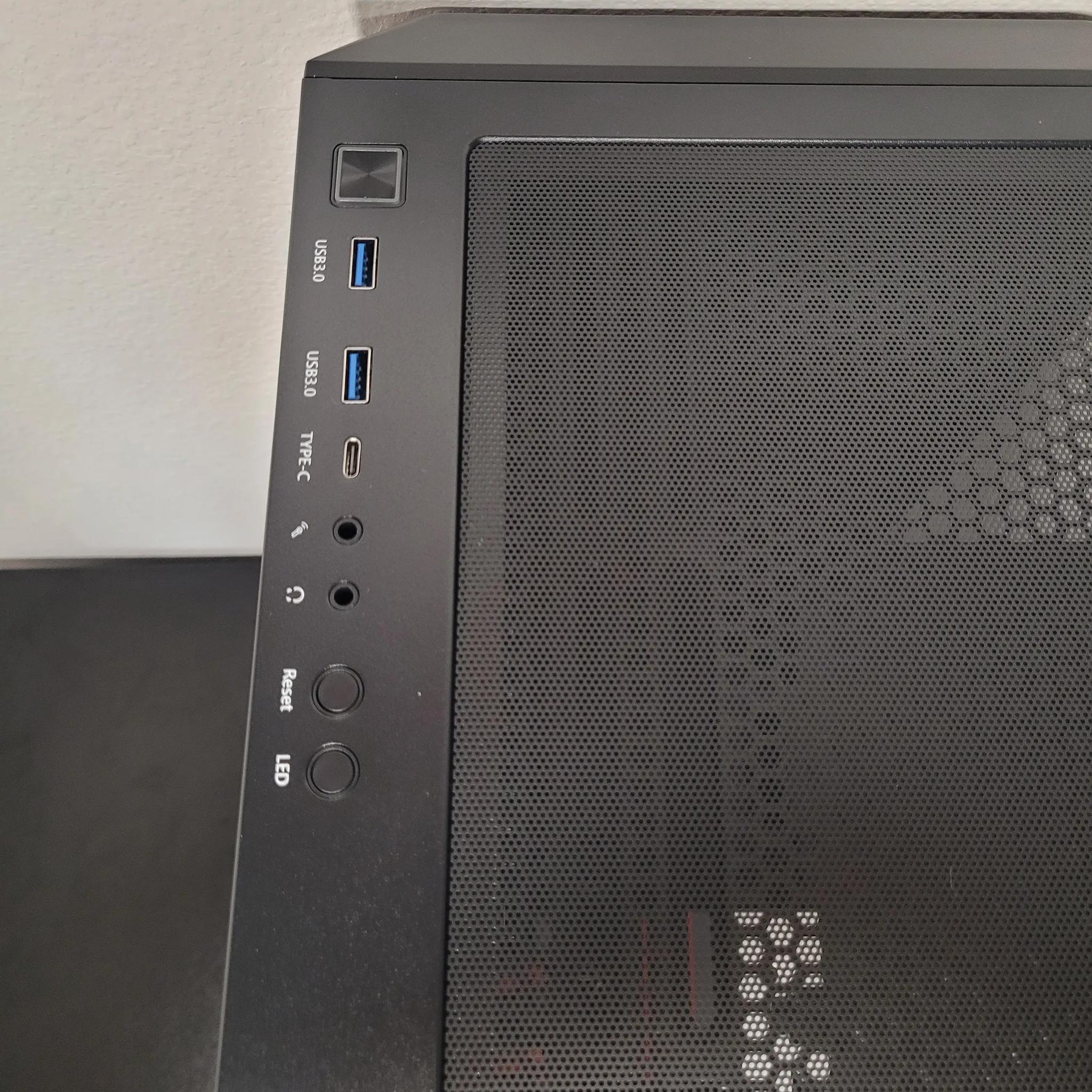Black Sapphire // Ryzen 5 1500x // RX 580 8GB // 16GB DDR4 // 512GB M.2 NVME