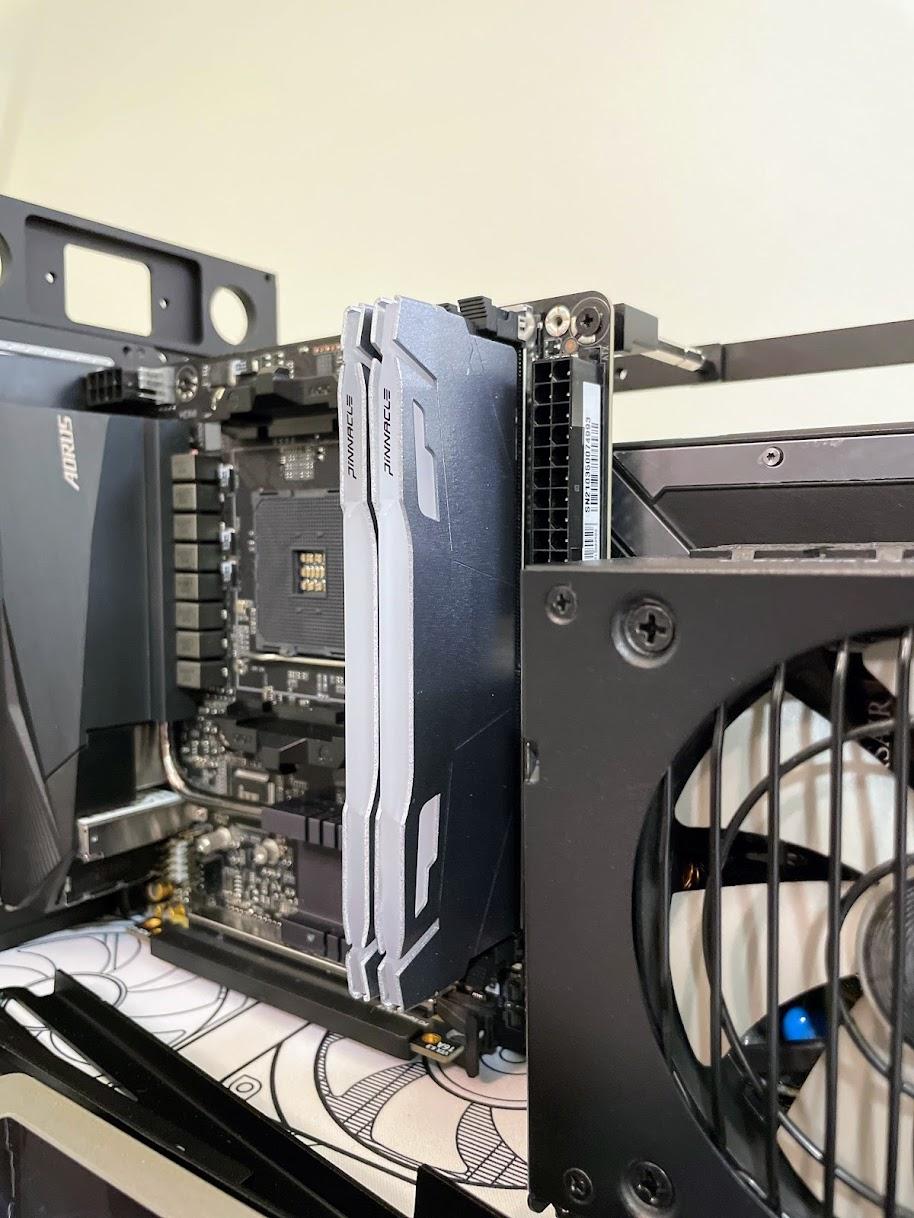 OLOy Blade RGB 64GB (2x32GB) DDR4-4000mhz CL18 swapped w/ Custom Spray-Painted Pinnacle Heatsinks
