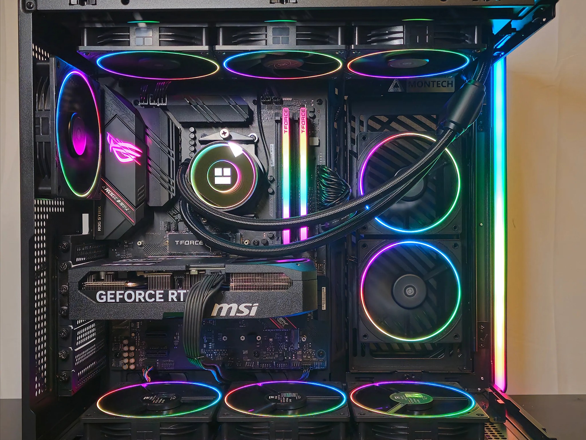 RTX 5070 12GB / Ryzen 7 5800x / 32GB RGB DDR4 / 2 x 1TB SSD / 𝒦𝒾𝓃𝑔 👑