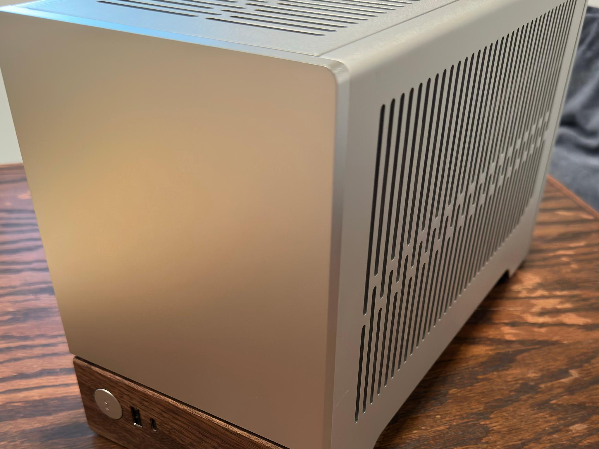 Minimalist RTX 4070TI Super X Ryzen 7 7800X3D PRO PC
