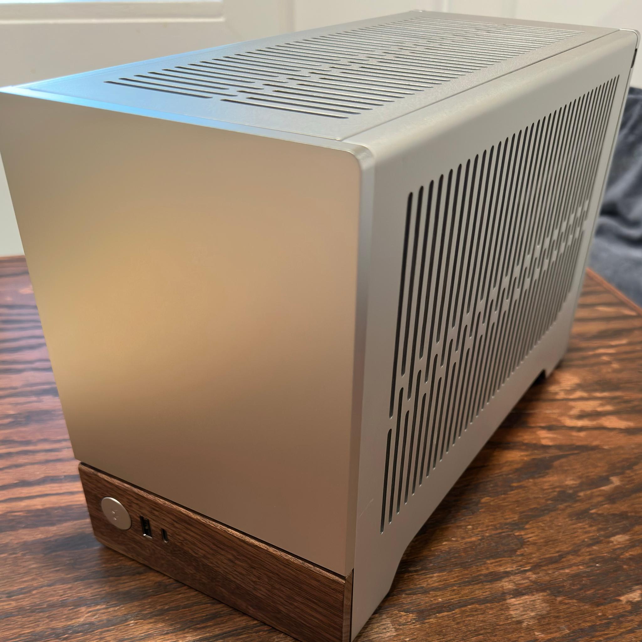 Minimalist RTX 4070TI Super X Ryzen 7 7800X3D PRO PC
