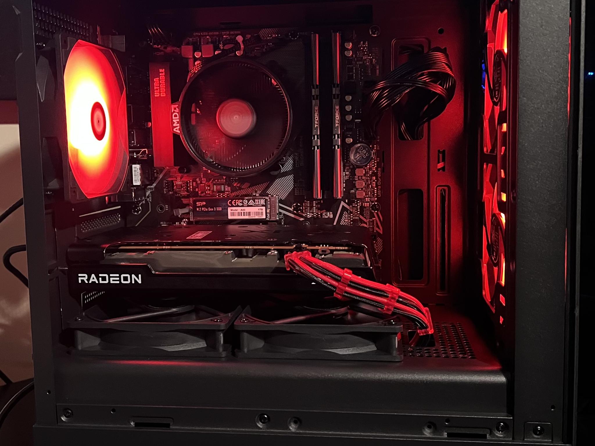 Custom AMD gaming PC  Ryzen 5 5600GT/RX 7600 8 GB/32 GB DDR4/1.25 TB SSD