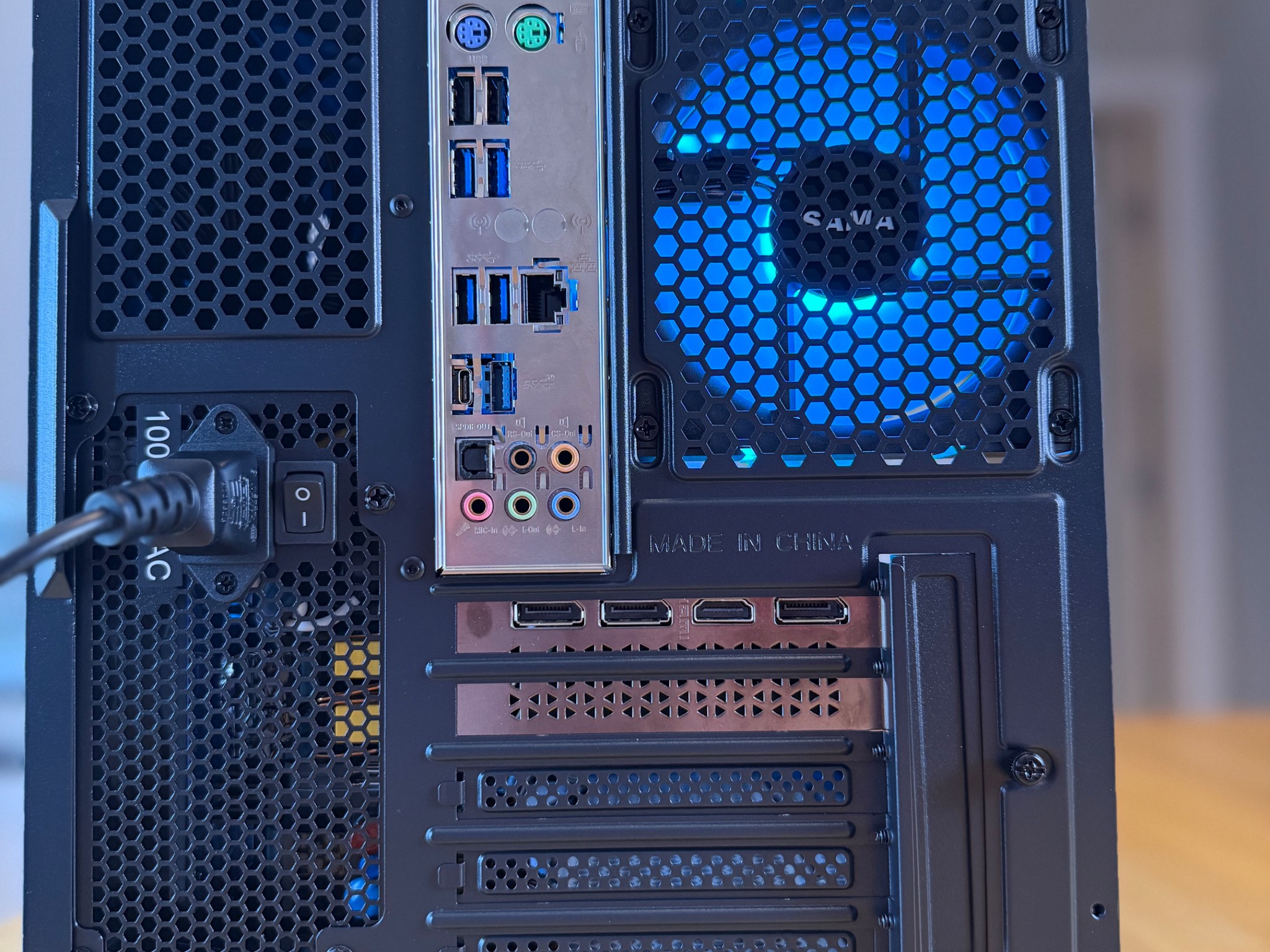 🐜▪️| RTX 4060 8gb, i7 7740x, 32gb Ram, 1tb SSD, WiFi Equipped ARGB Gaming PC