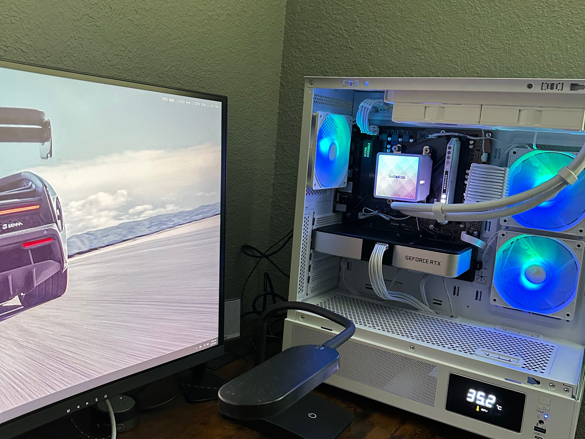 VERY NICE WHITE GAMING PC