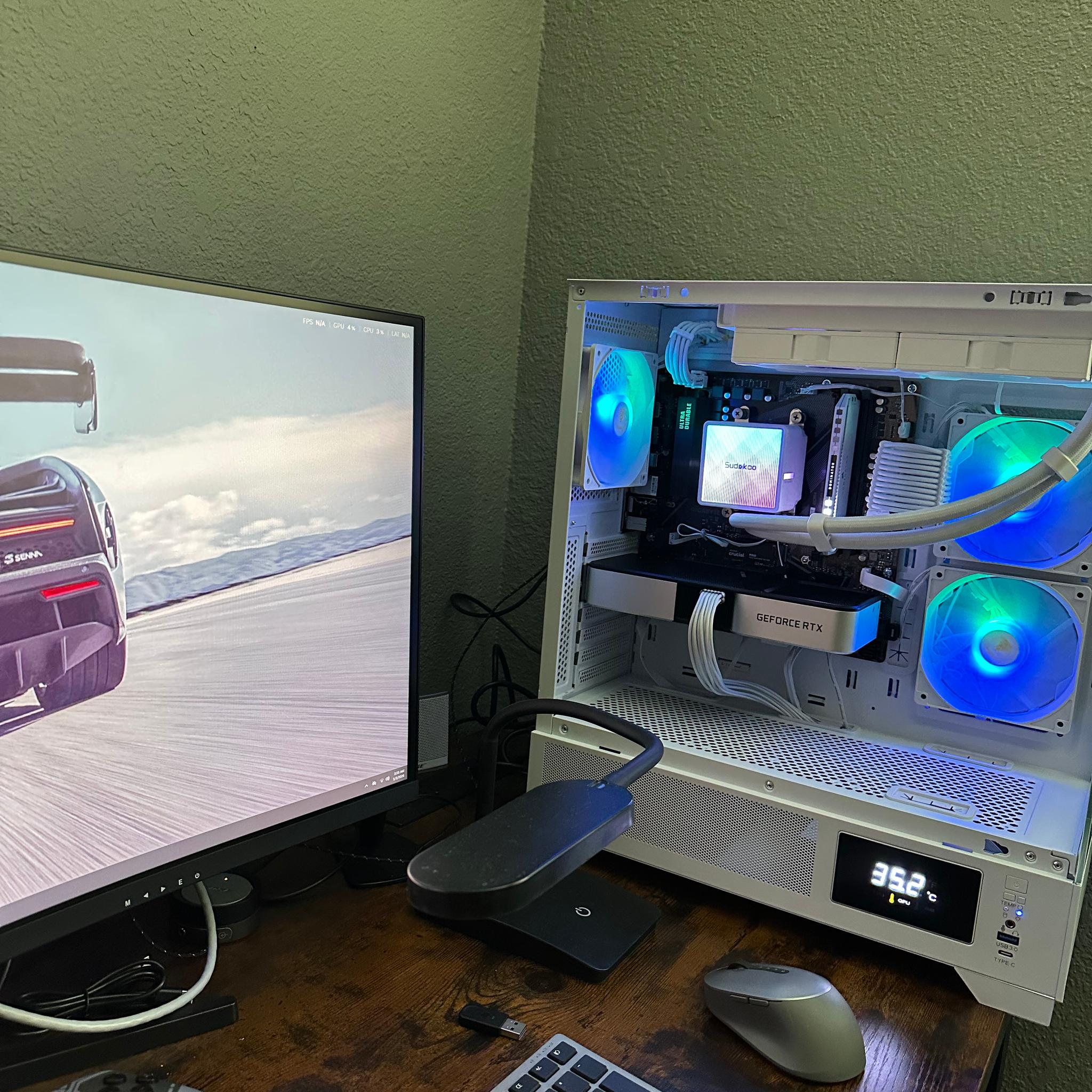 VERY NICE WHITE GAMING PC