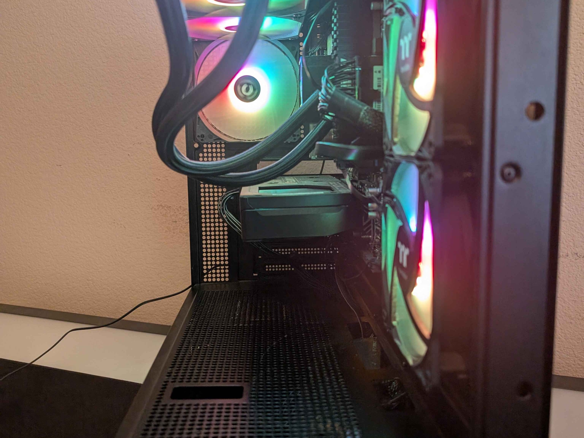 RTX 5060 | AMD 5700x | 32GB DDR4 | 1200GB NVME | Custom Black PC
