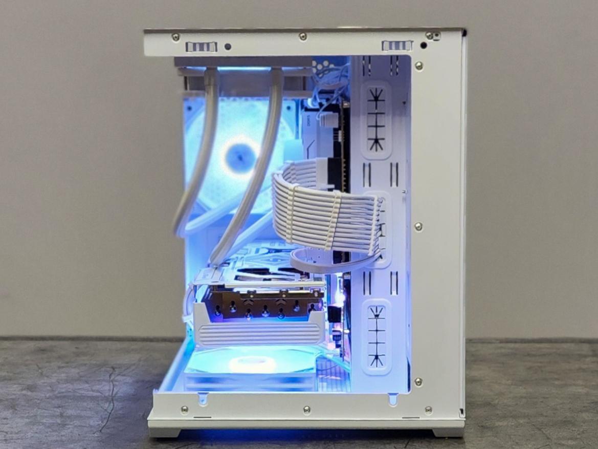 RX 9070 XT | Ryzen 7 7800X3D | 2TB SSD | 32GB DDR5 | Custom All White Gaming/Streaming PC