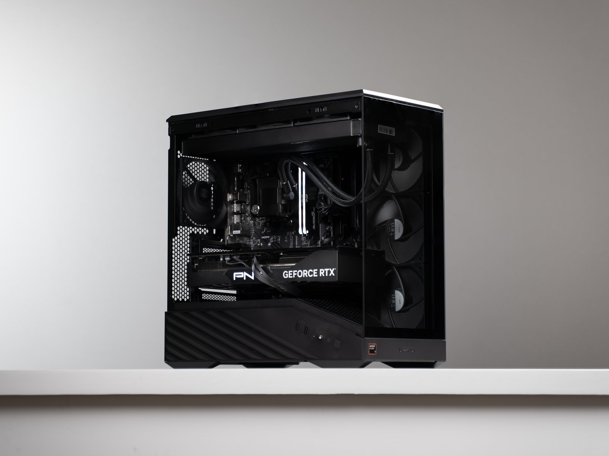 “Noirform” RTX 4080 Super Ryzen 7 9700X 32GB 1TB Windows 11 Workstation Gaming PC