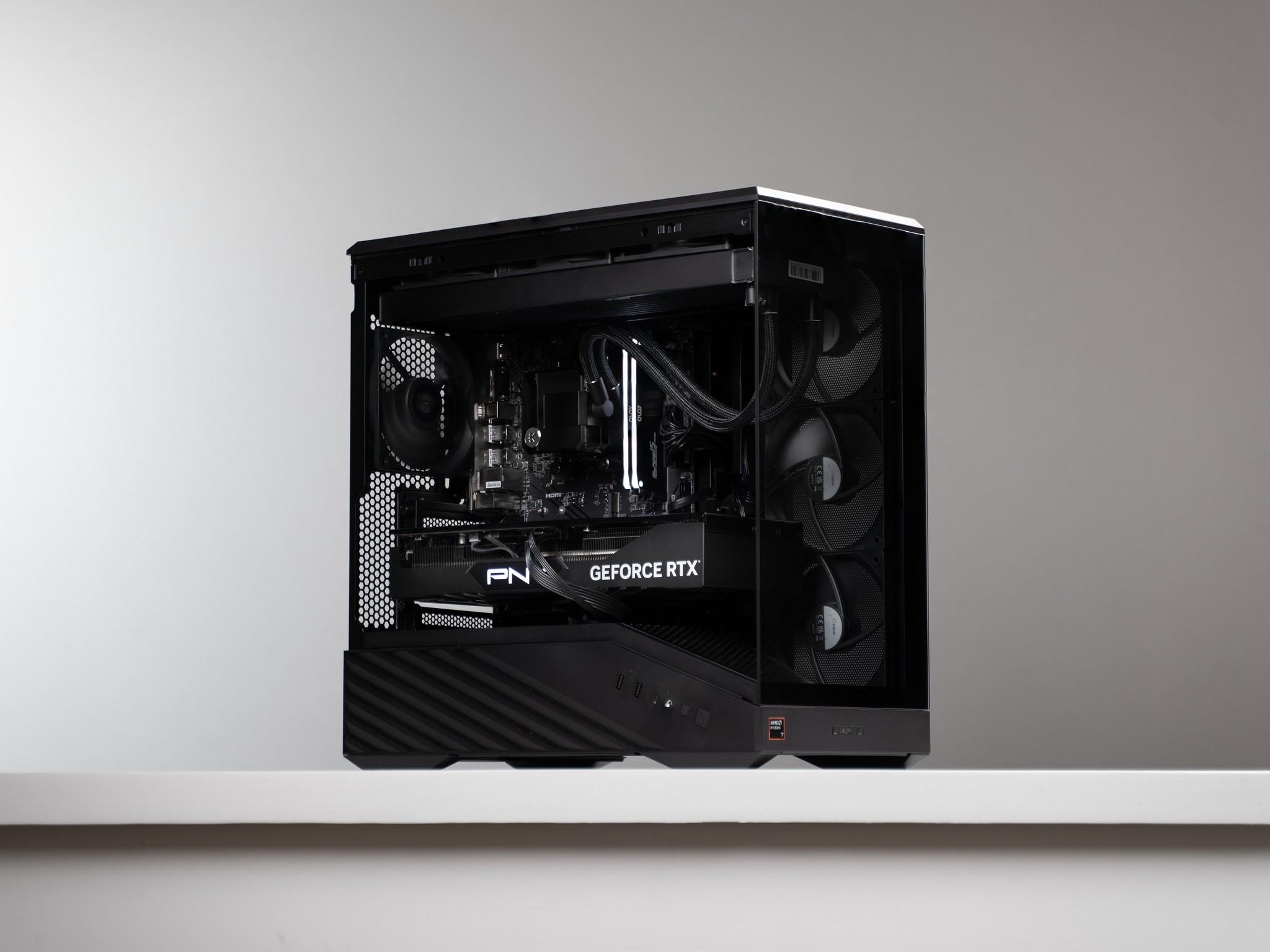 “Noirform” RTX 4080 Super Ryzen 7 9700X 32GB 1TB Windows 11 Workstation Gaming PC