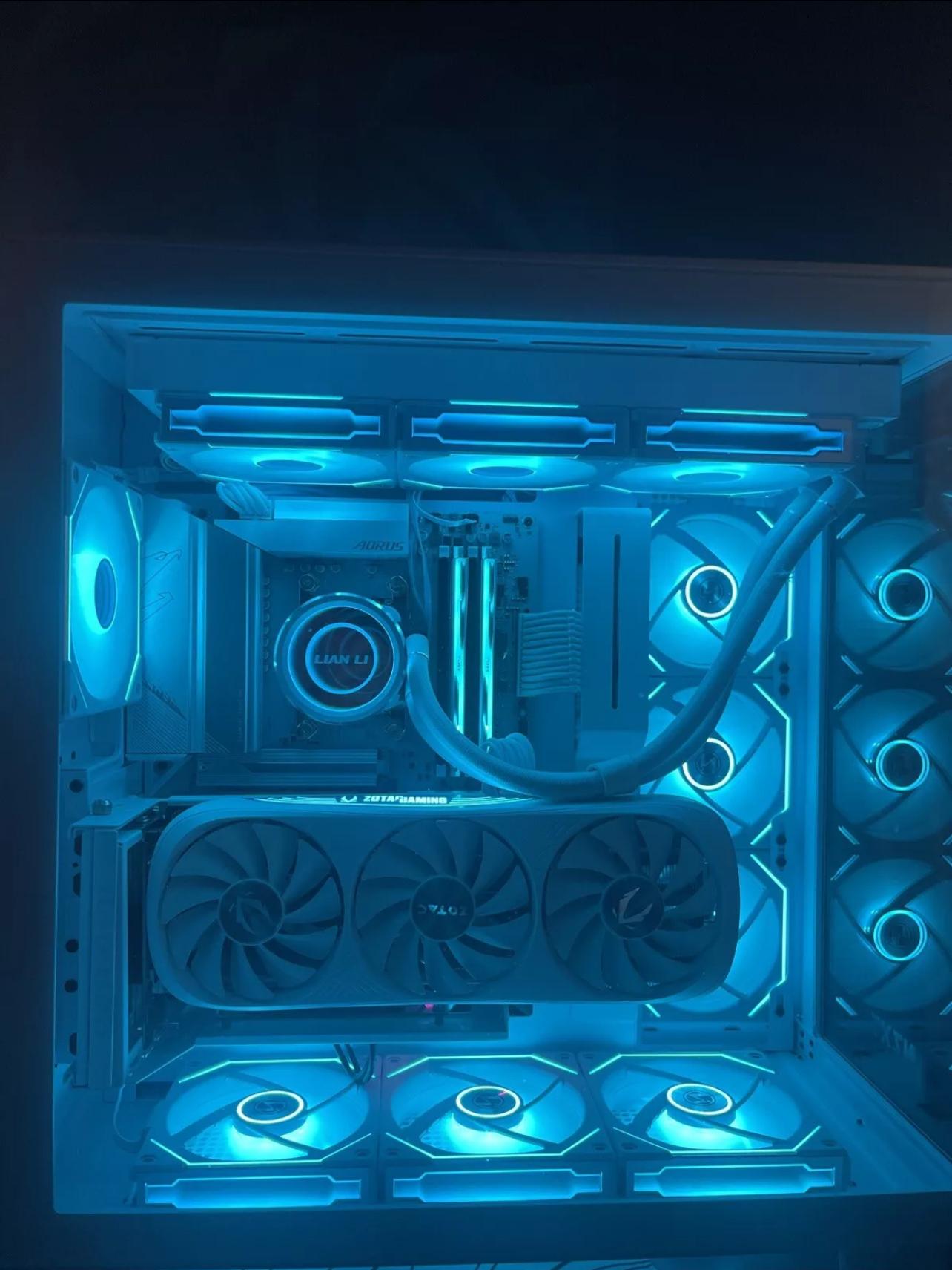 CUSTOM ALL WHITE GAMING PC