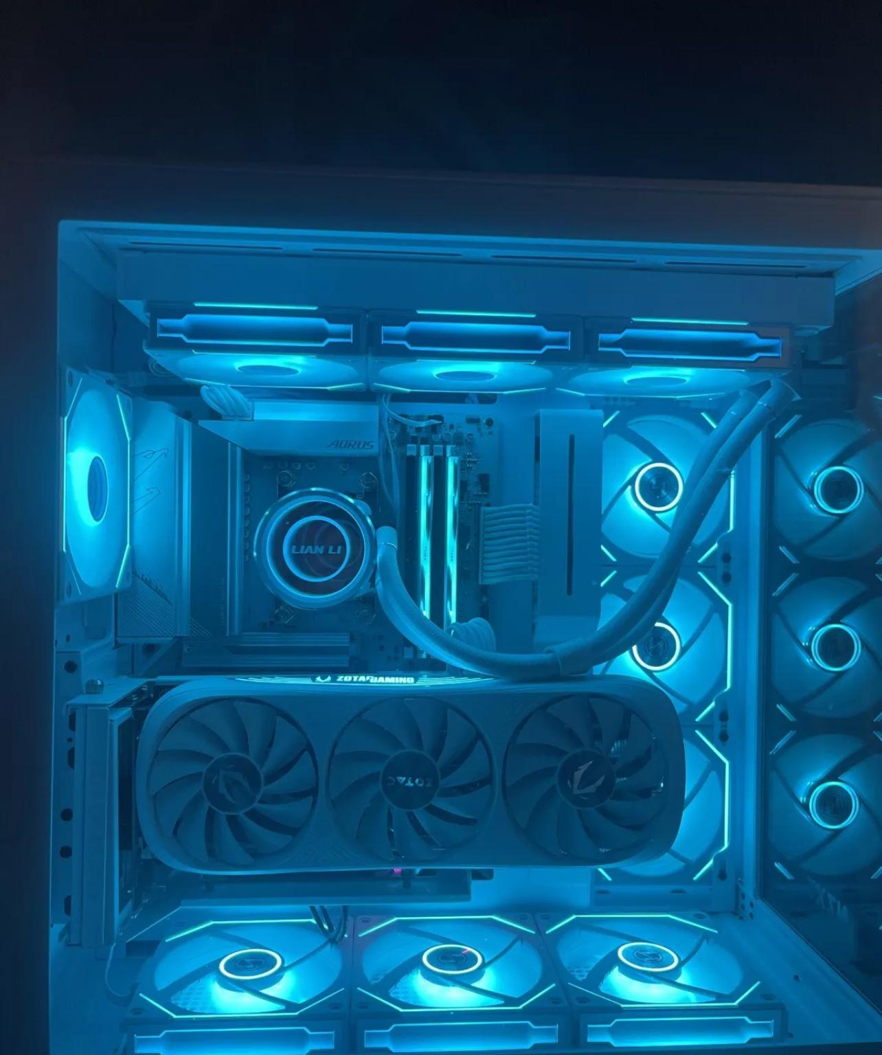 CUSTOM ALL WHITE GAMING PC