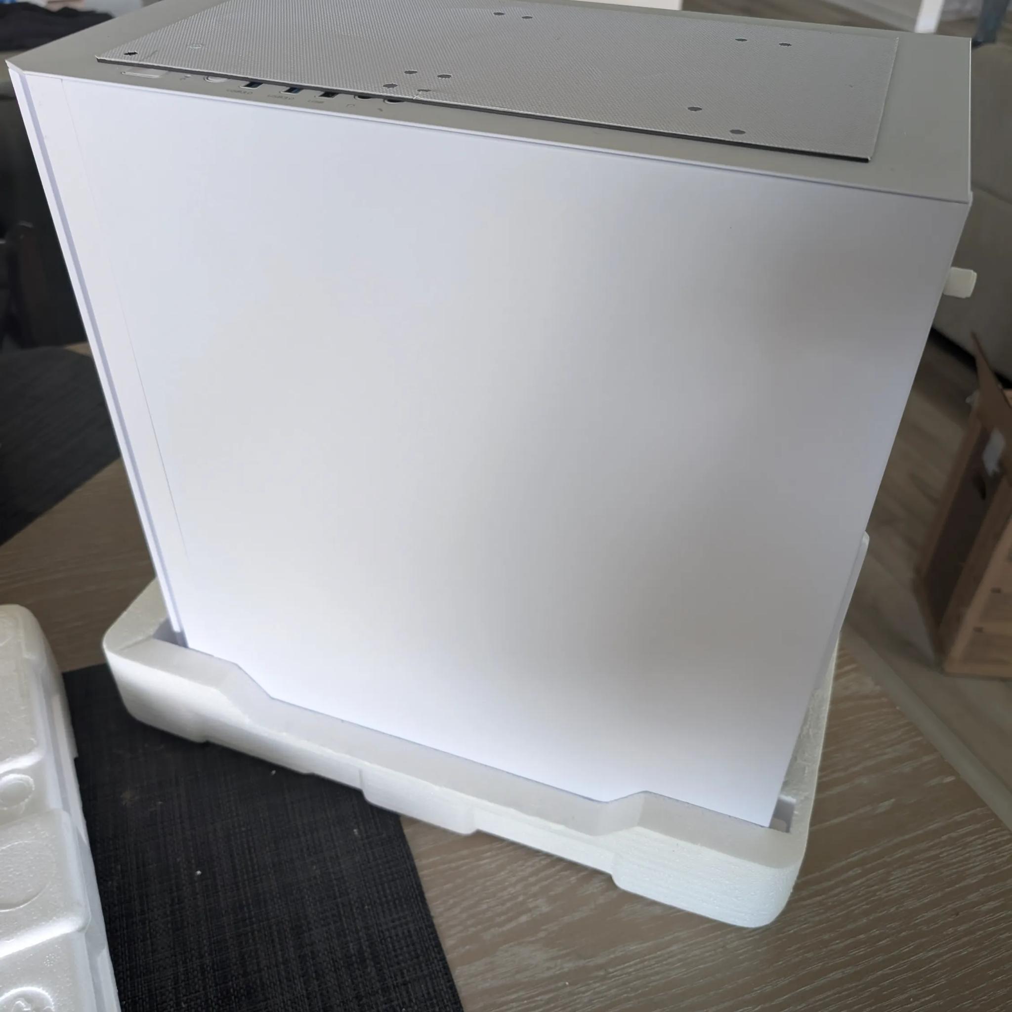 Montech Air 100 with white cable extensions