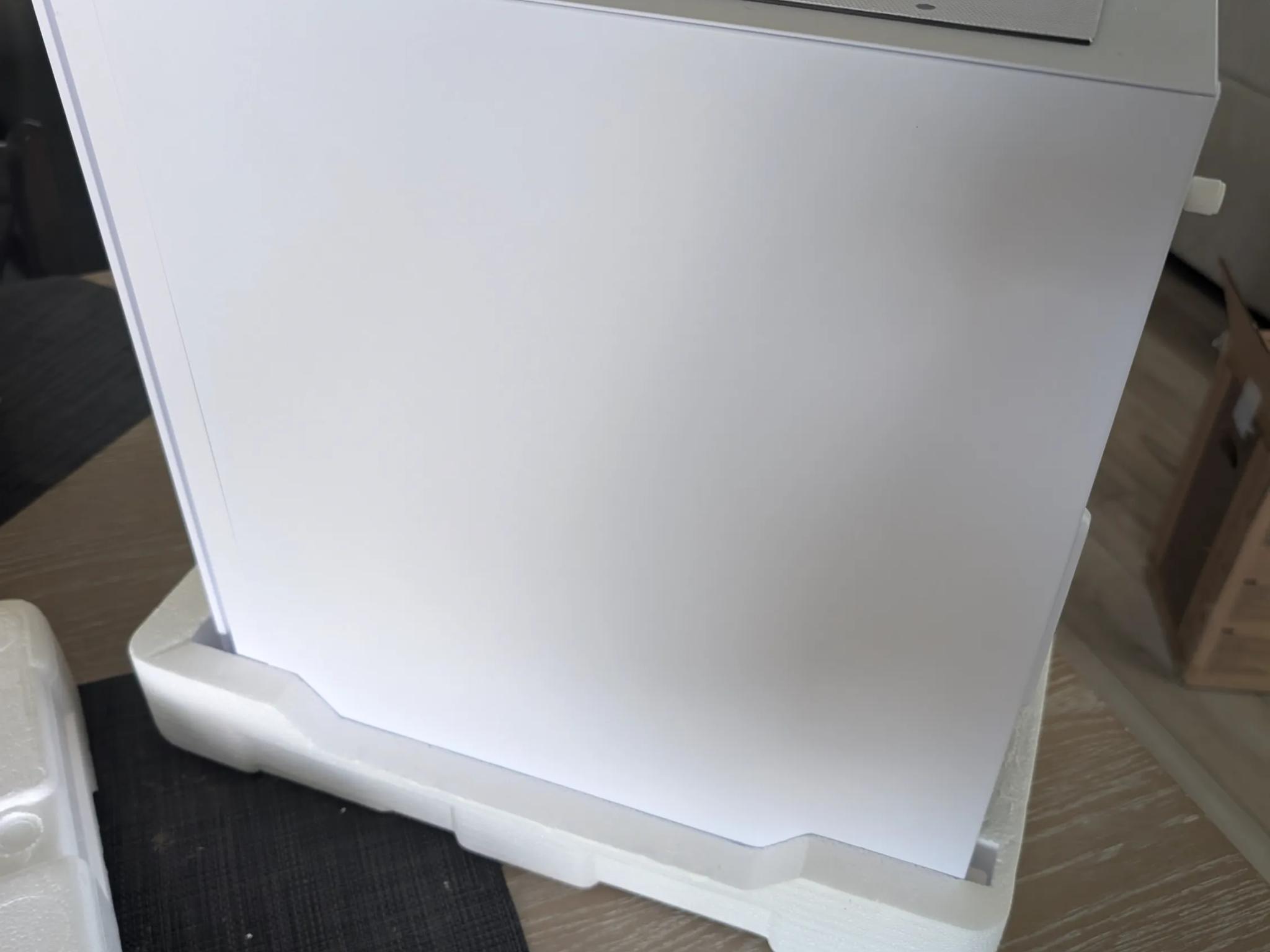 Montech Air 100 with white cable extensions