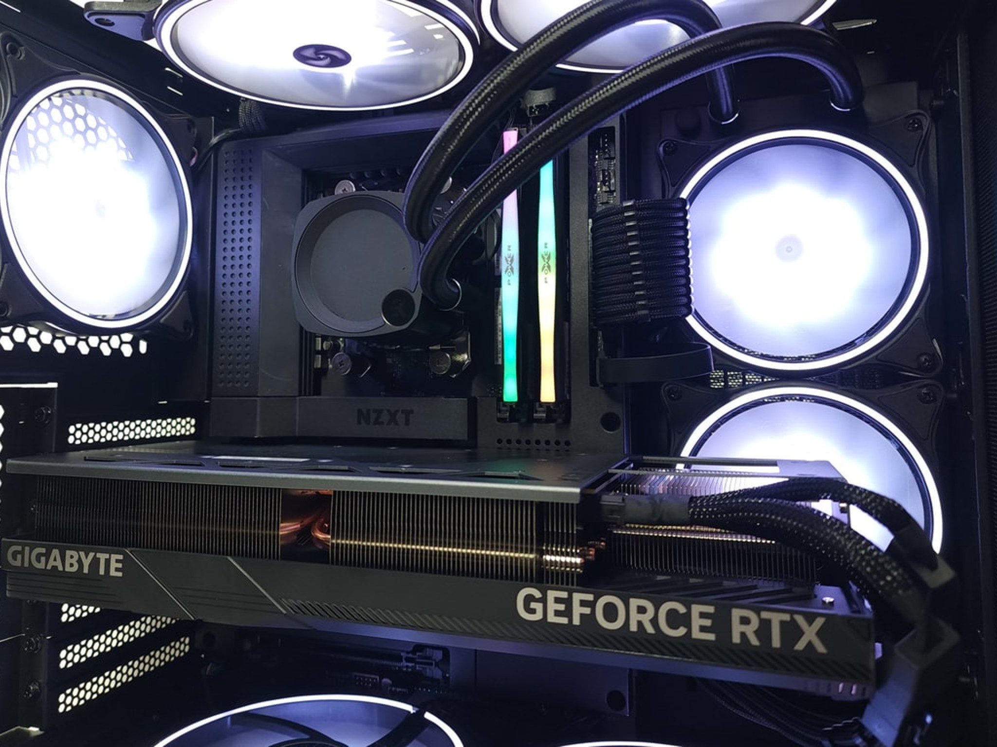 Gaming PC Ryzen 9 7900X3D 32GB RAM 2TB SSD RTX 4080 SUPER 16GB Win11 Computer