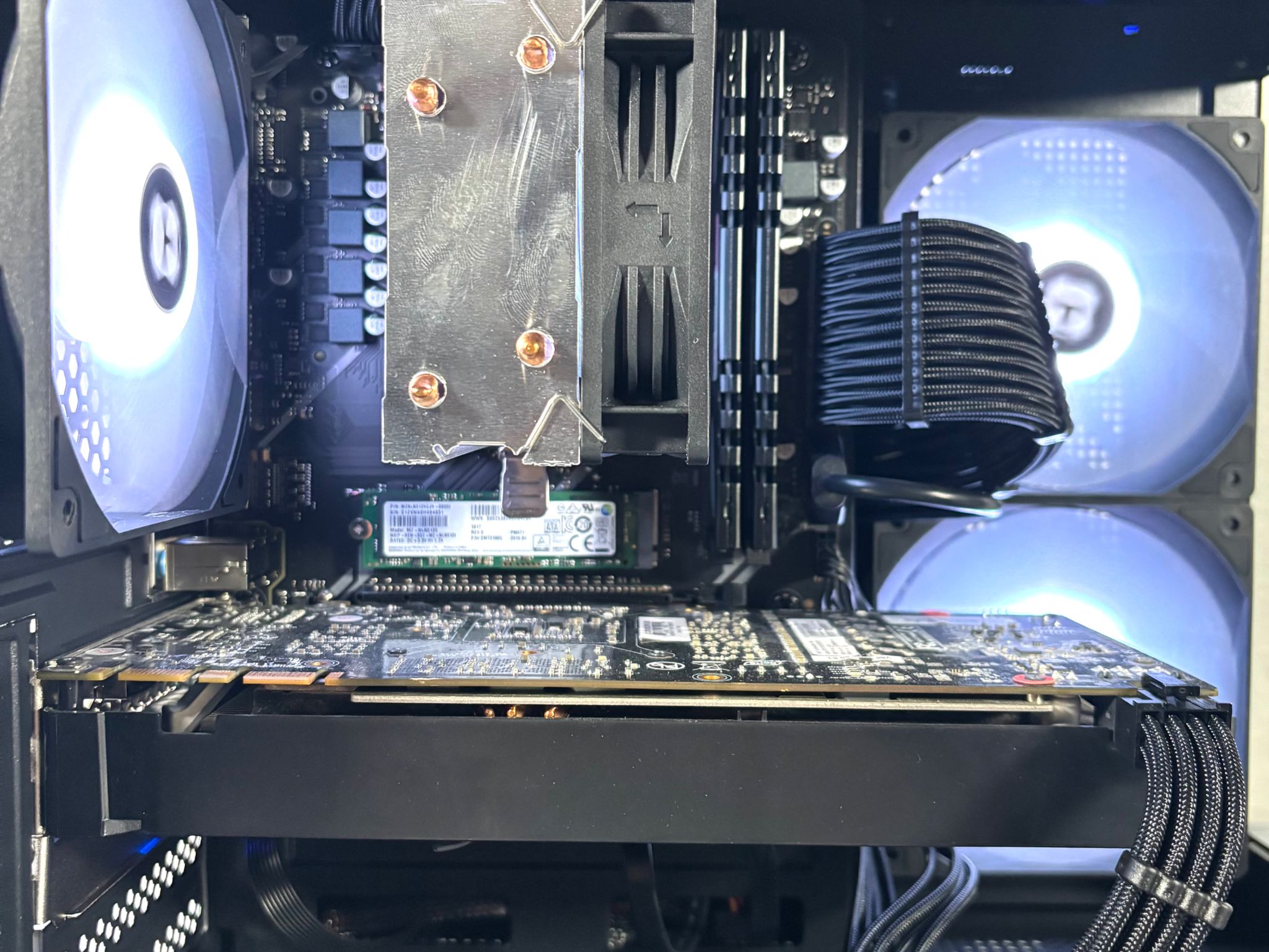 ⚪️⚫️ | Ryzen 5 2600 + GTX 1070 8GB | 16GB | WiFi INCLUDED
