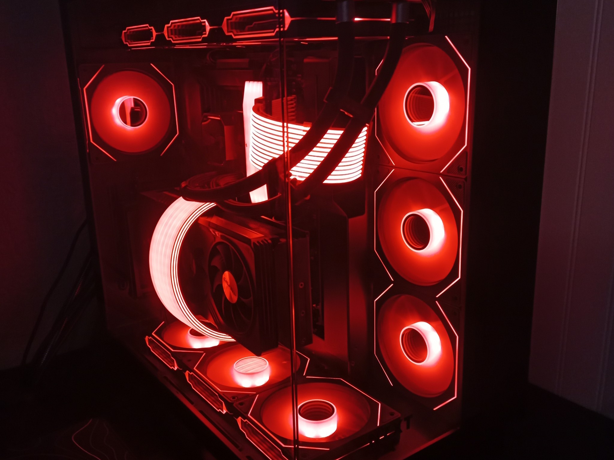 RGB Beast | 4070 TI Super | 14700KF | 32 GB DDR5 |