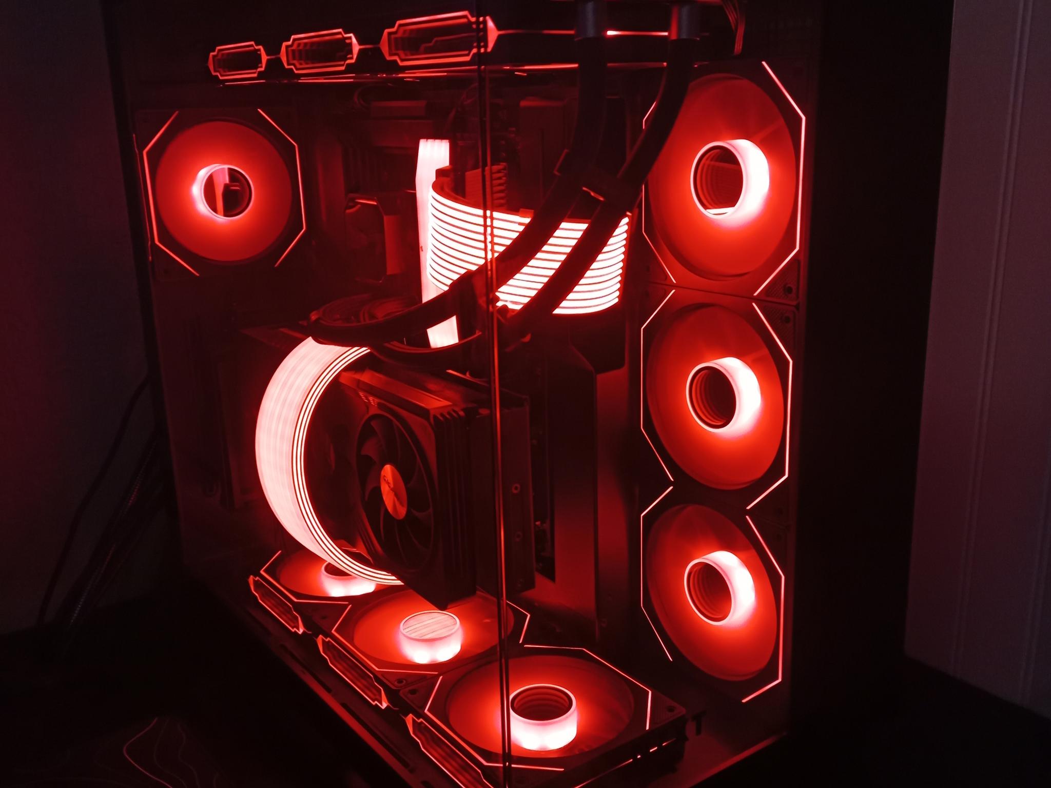 RGB Beast | 4070 TI Super | 14700KF | 32 GB DDR5 |