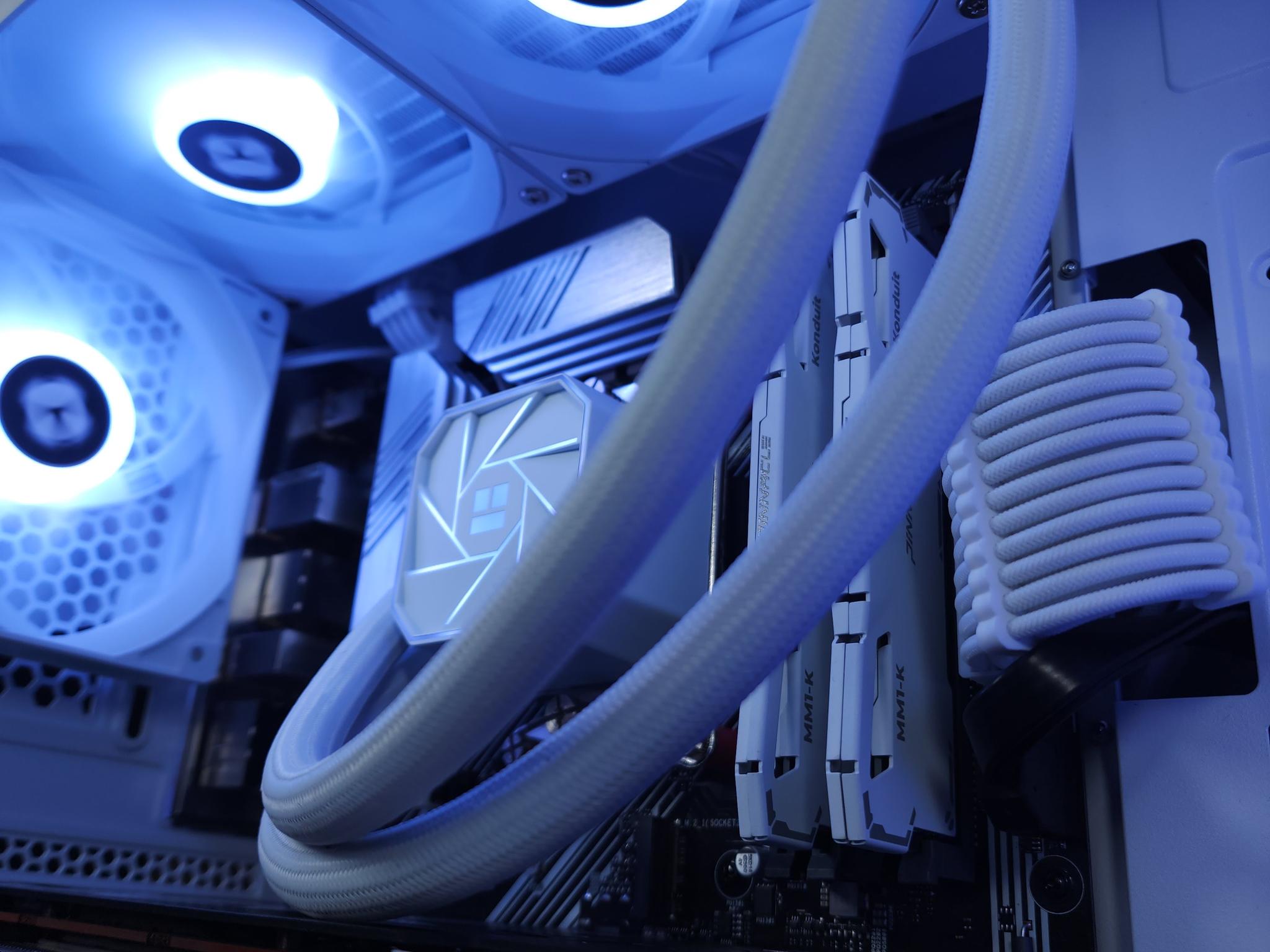 🤍💙RX 6700XT | Ryzen 5 5600G | 16GB 3200MHz | 1TB NVMe SSD